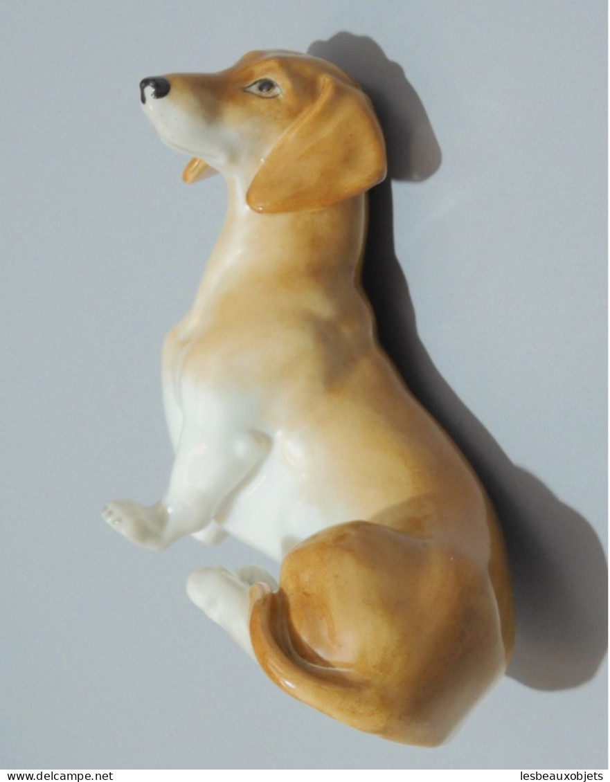 -ANCIENNE STATUETTE CHIEN TECKEL en PORCELAINE AUSTRIA WIEN COLLECTION VITRINE   E