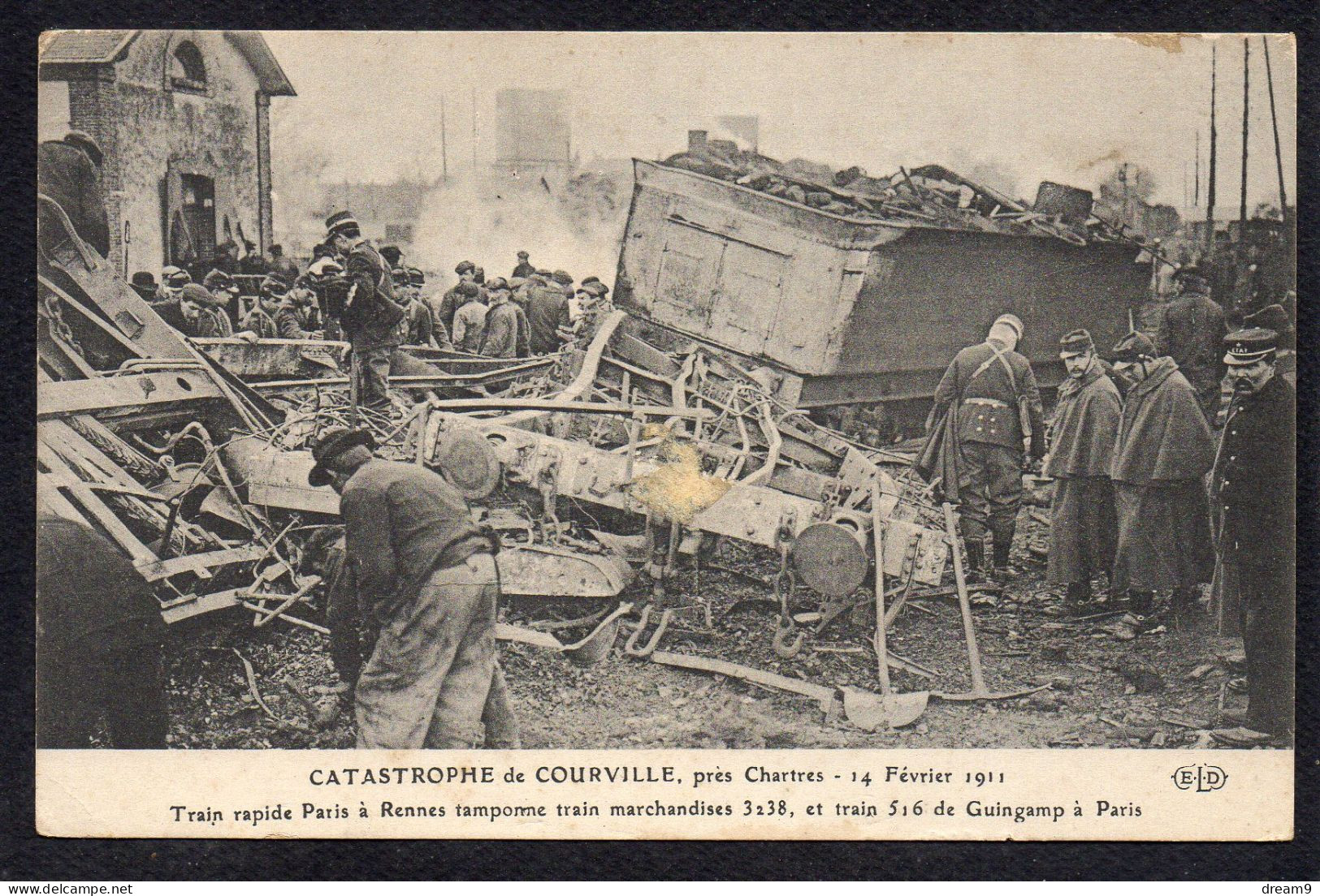 28 CATASTROPHE DE COURVILLE - Février 1911 - Train Rapide Paris à Rennes Tamponne Train De Marchandise... - Courville