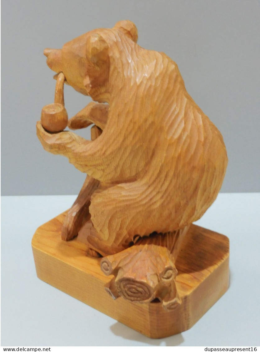 -SUJET STATUETTE AMUSANT OURS FUMANT LA PIPE BOIS Sculpté Objet VITRINE   E - Legni