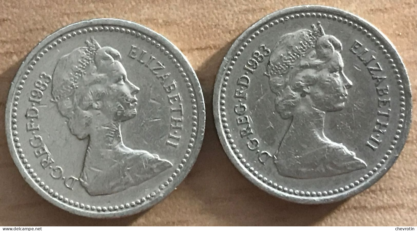 Grande Bretagne : 1983 1 Pound Elizabeth II. DECUS ET TUTAMEN Sur Tranche Une à L'endroit L'autre à L'envers. RARE - Collections