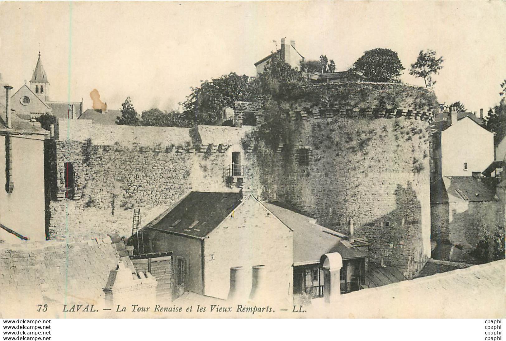 CPA Laval La Tour Renaise Et Les Vieux Remparts - Laval