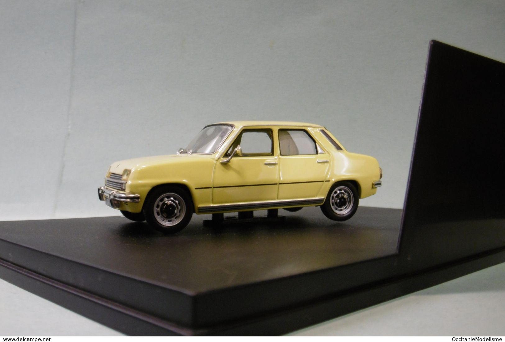 Ixo - RENAULT 7 R7 SIETE 1974 Jaune Réf. 77 11 420 110 BO 1/43 - Norev