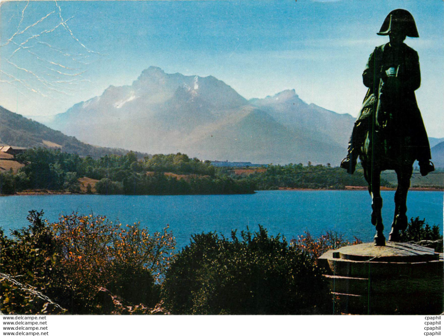 '"CPM Route Napoleon Laffrey Le Monument De Napoleon Le Lac Et Au Fond L''Obiou"' - Rhône-Alpes