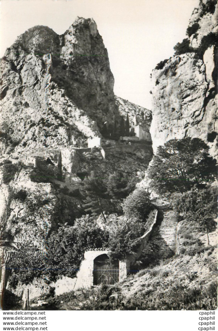 CPM Moustiers Ste Marie BA Chemin De La Chapelle - Rhône-Alpes