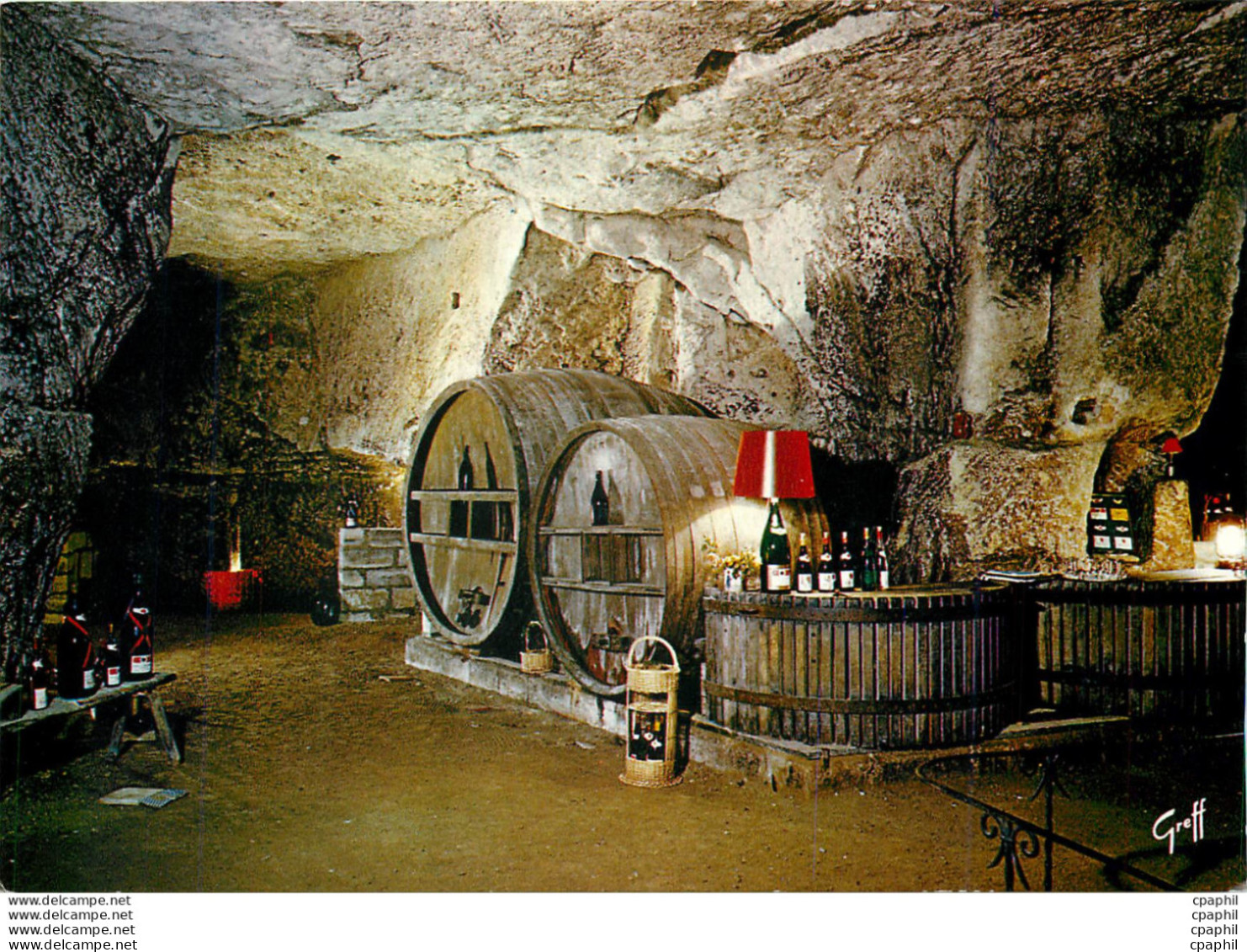 CPM Au Pays Des Vins De La Loire Cave Creusee Dans La Pierre Ou Vieillit Lentement Le Bon Vin - Loire Sur Rhone