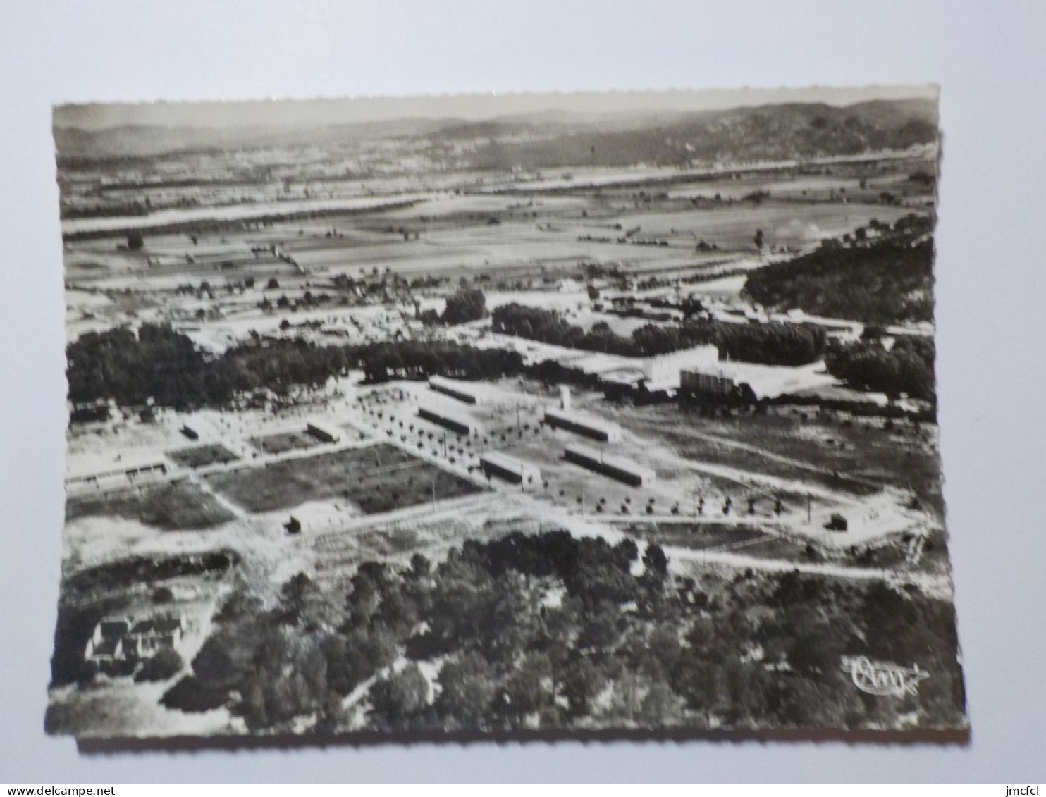 MEYRARGUES  La Colonnie De Vacances De La Ville De Marseille    La Cité Du Tuf Et Un Coin Du Village - Meyrargues