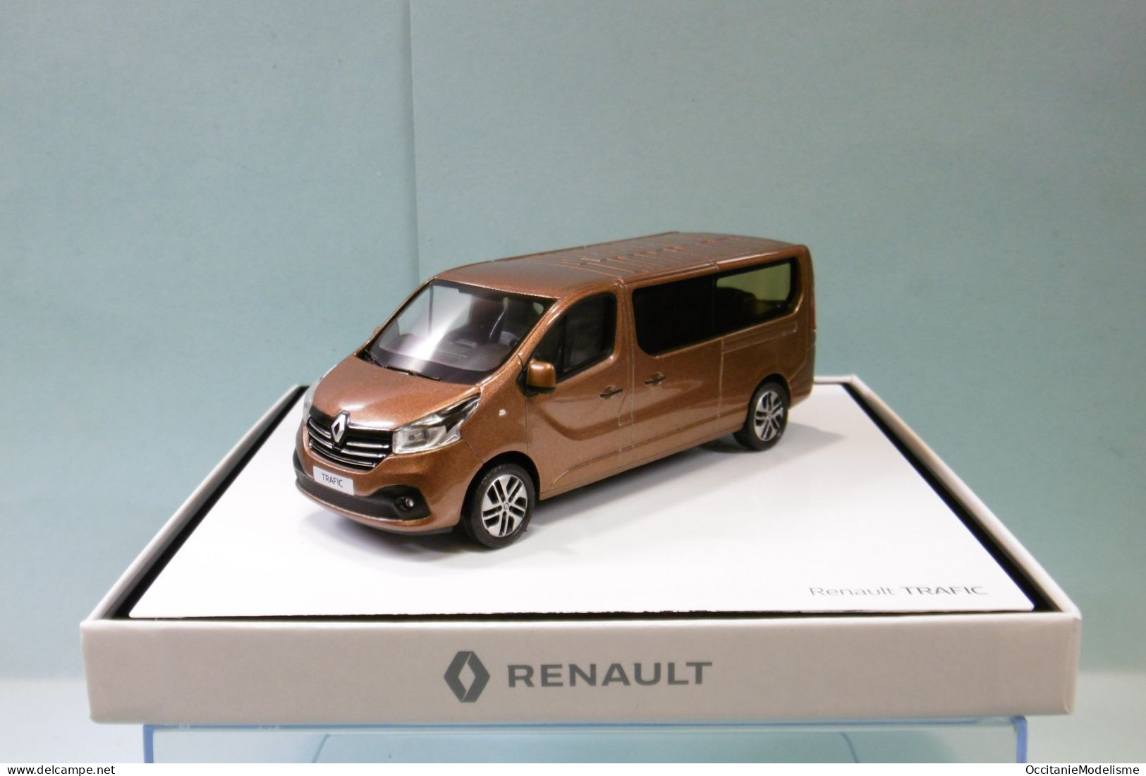 Norev - RENAULT TRAFIC III Combi 2018 Bronze Métallisé Réf. 77 11 785 155 BO 1/43 - Norev