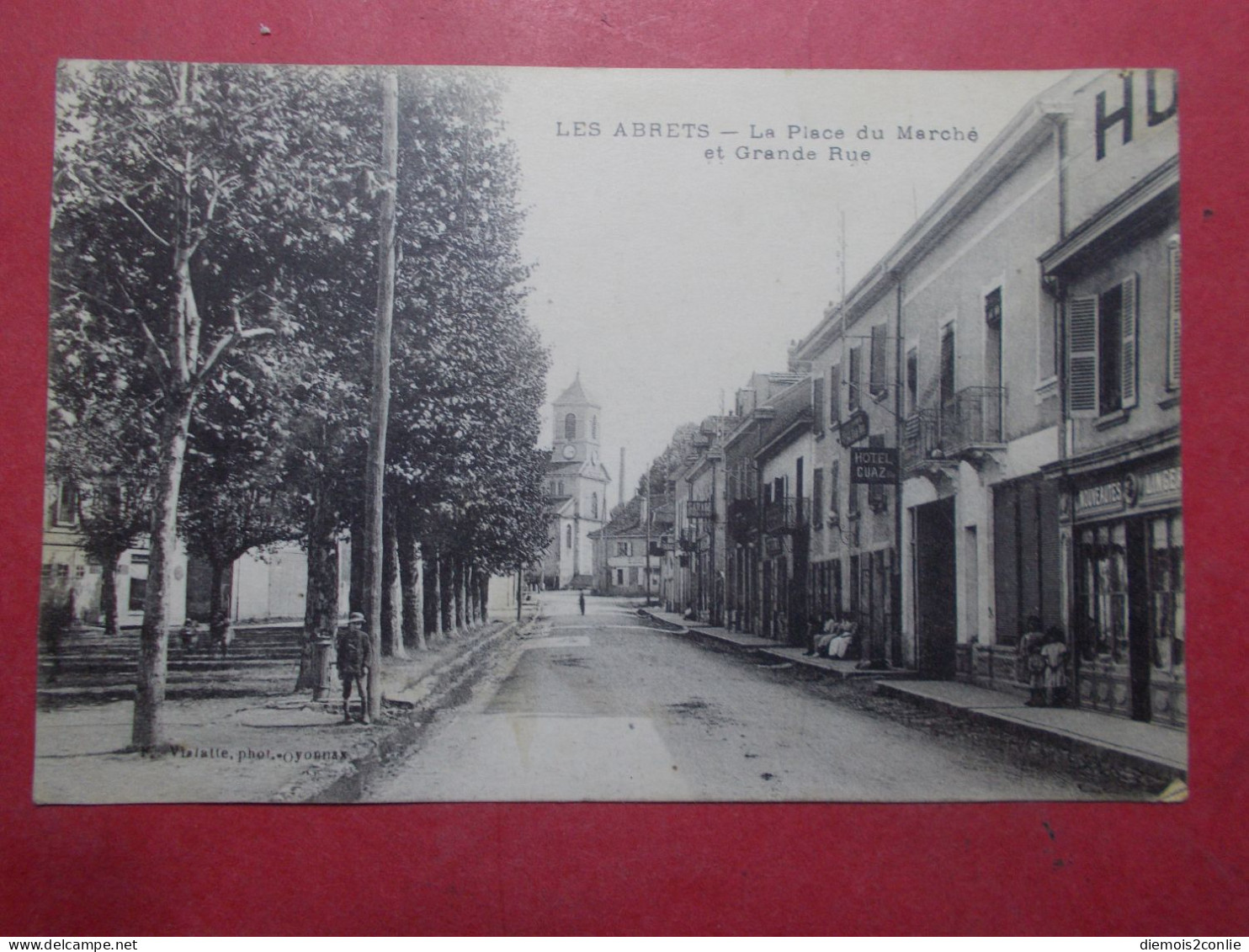 Carte Postale - LES ABRETS (38) - Place Du Marché Et Grande Rue (5050) - Les Abrets