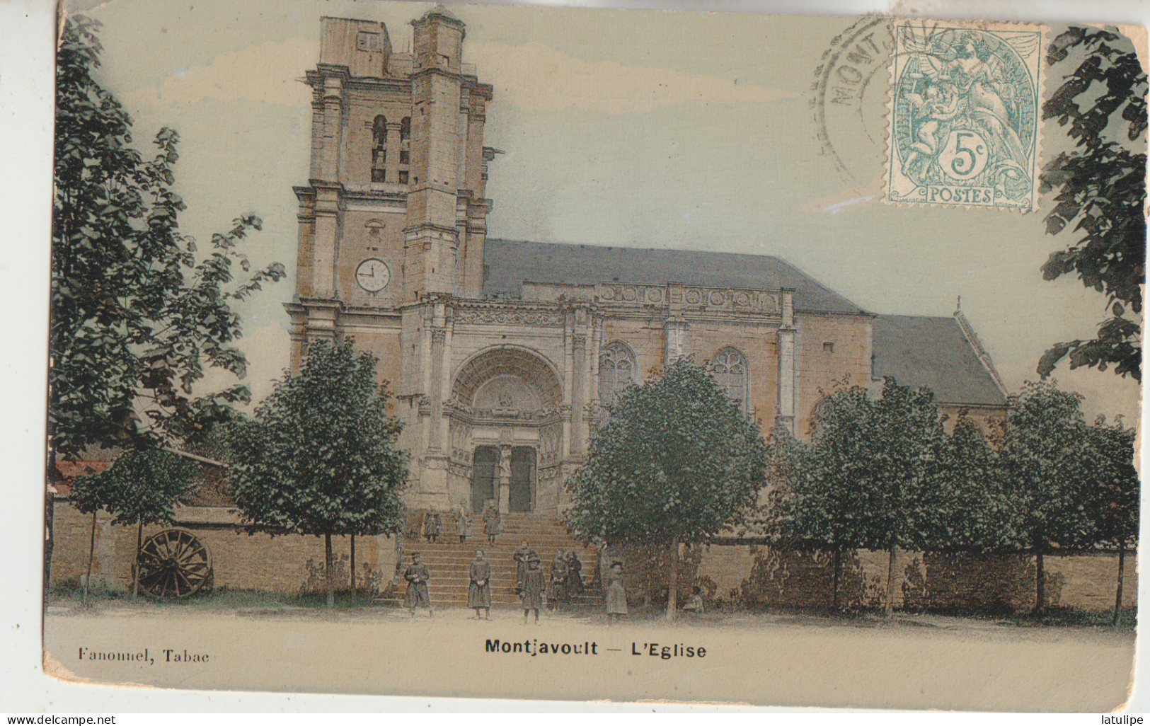 Montjavoult  60  Carte Circulée L'Eglise Et Le Fond De La Place Tres Animée Vers L'Entrée - Montjavoult