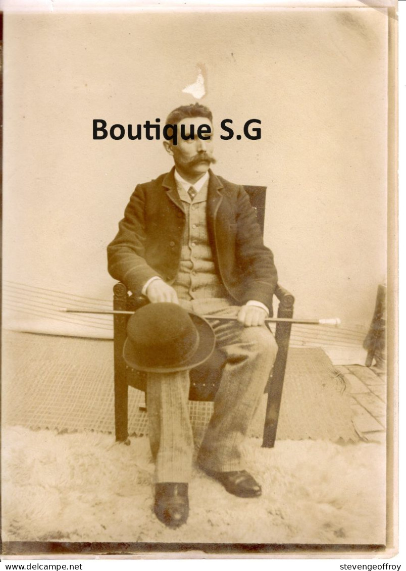 Photo Personne Homme Chapeau Canne Moustache  Bourgeois Portrait Reproduction - Personas