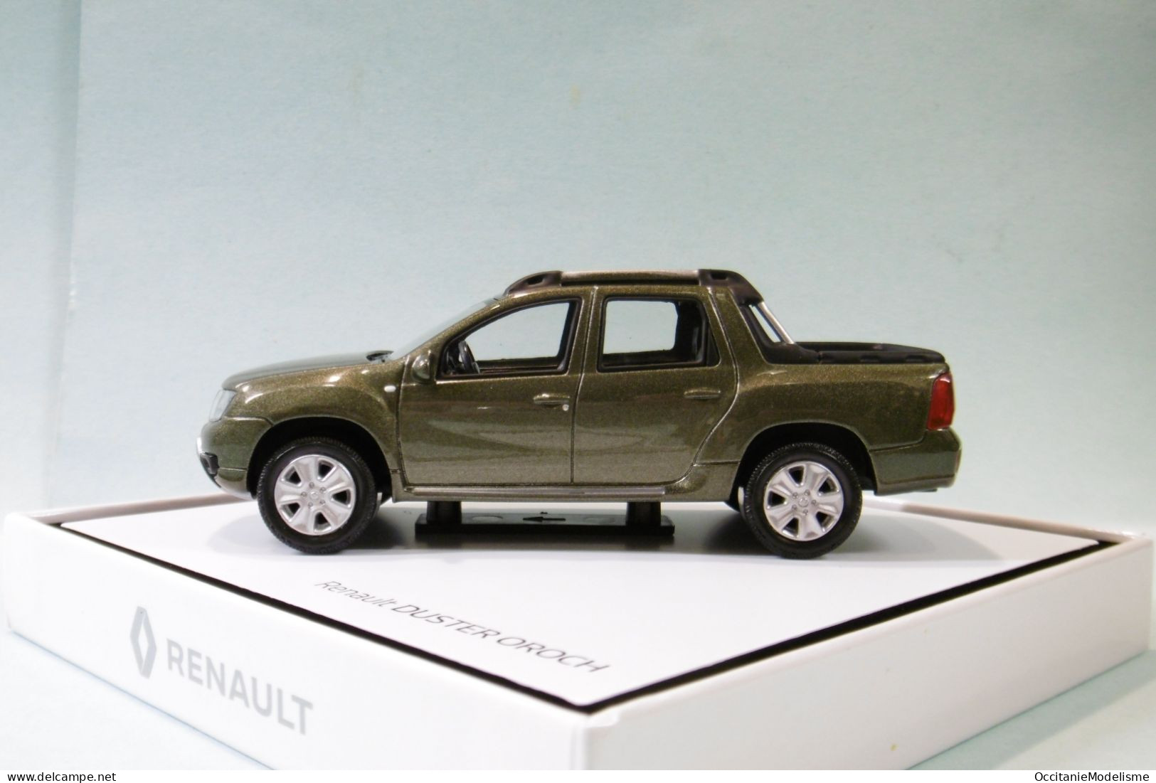 Norev - RENAULT DUSTER OROCH Pick-up 4X4 2015 Vert Olive Métallisé Réf. 77 11 780 361 BO 1/43 - Norev