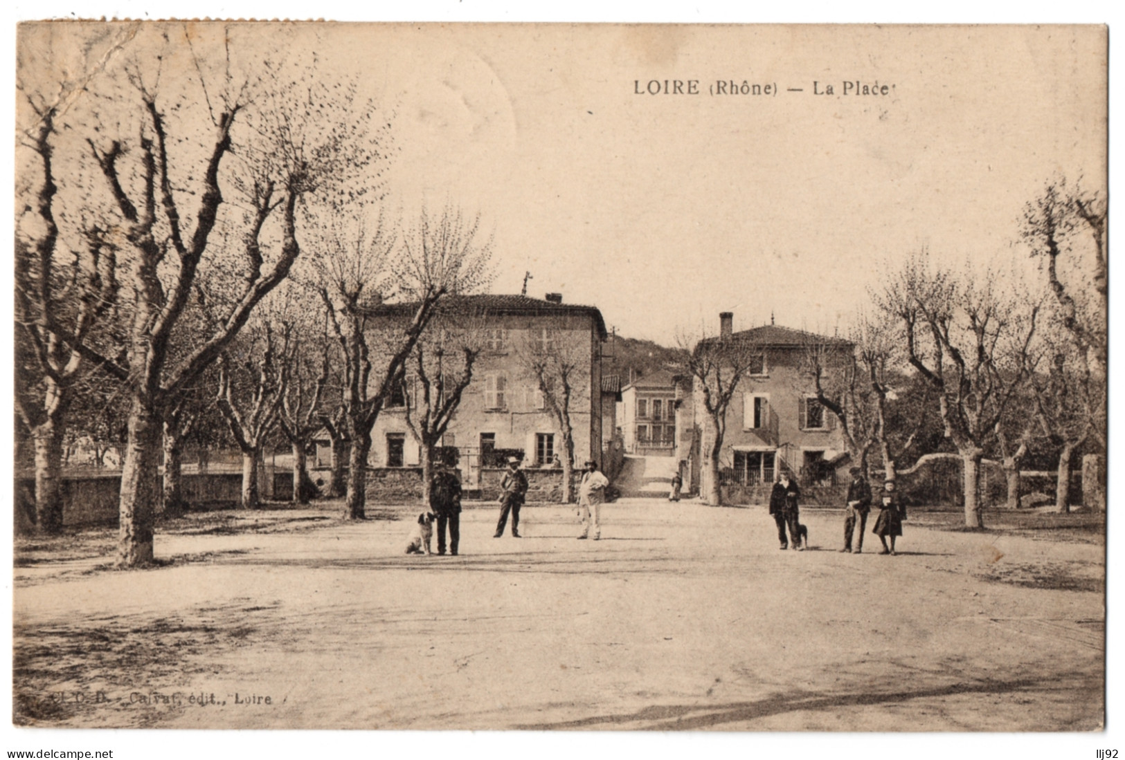 CPA 69 - LOIRE SUR RHONE (Rhone) - La Place (petite Animation) - Loire Sur Rhone
