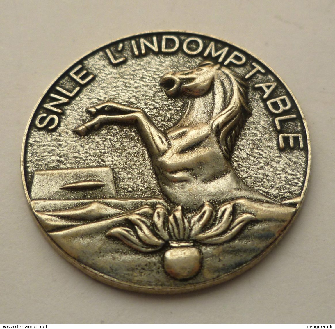 INSIGNE SNLE L' INDOMPTABLE, Sous-Marin Nucléaire Lanceur D' Engins  - Métal Léger 7 Grammes - Diamètre 3 Cm - Navy