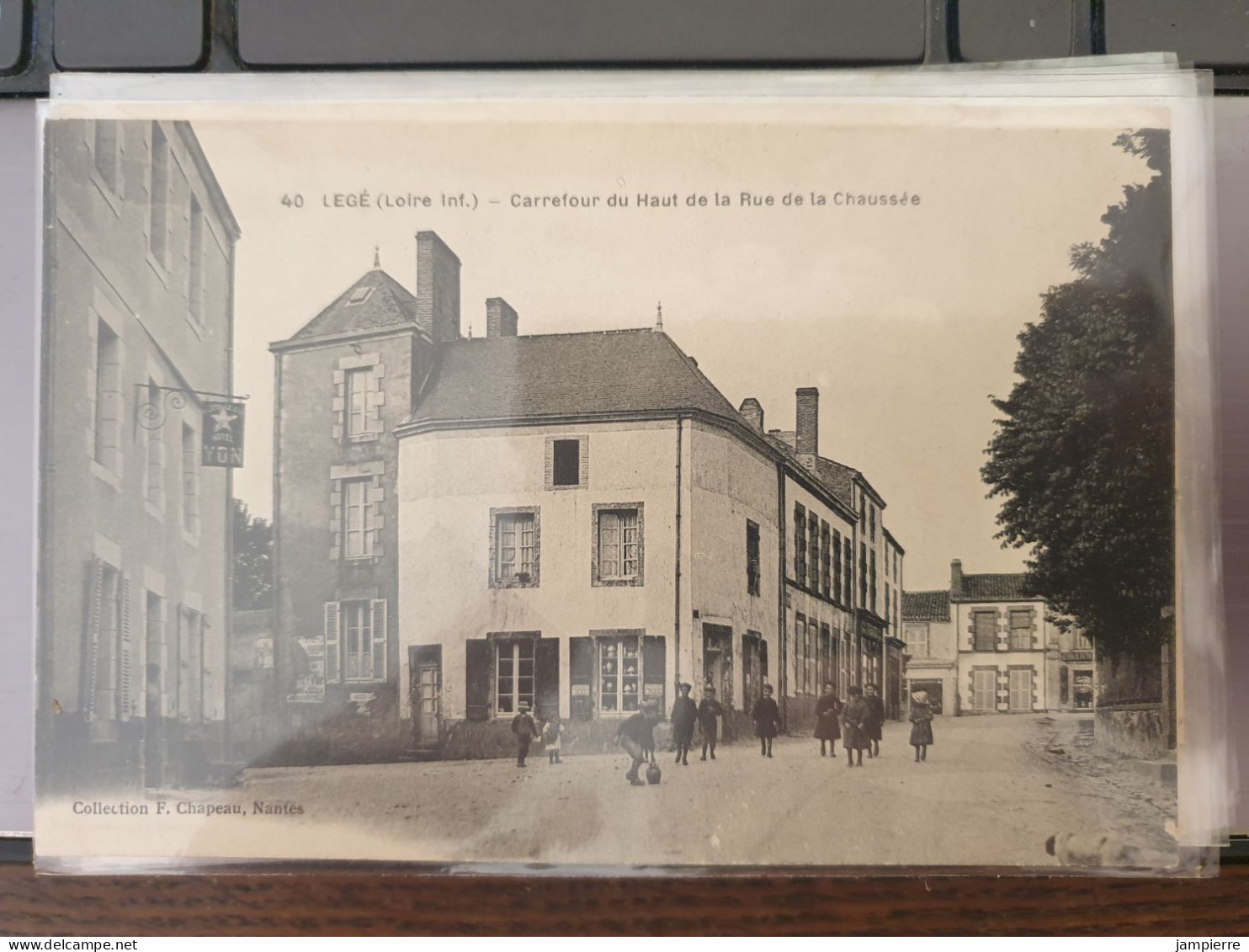 40. Legé (Loire-Inf.) - Carrefour Du Haut De La Rue De La Chaussée - Legé