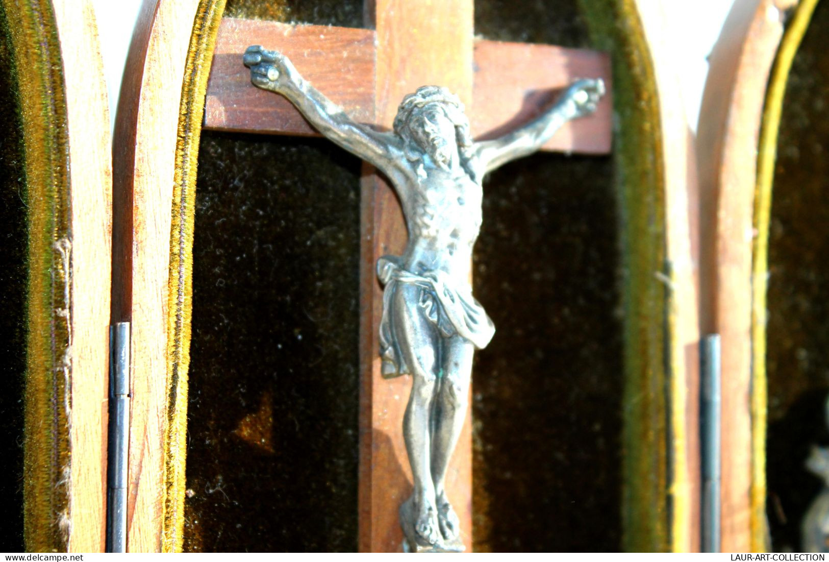 Ancien Christ objet de dévotion d'art ésotérisme crucifié croix reliquaire