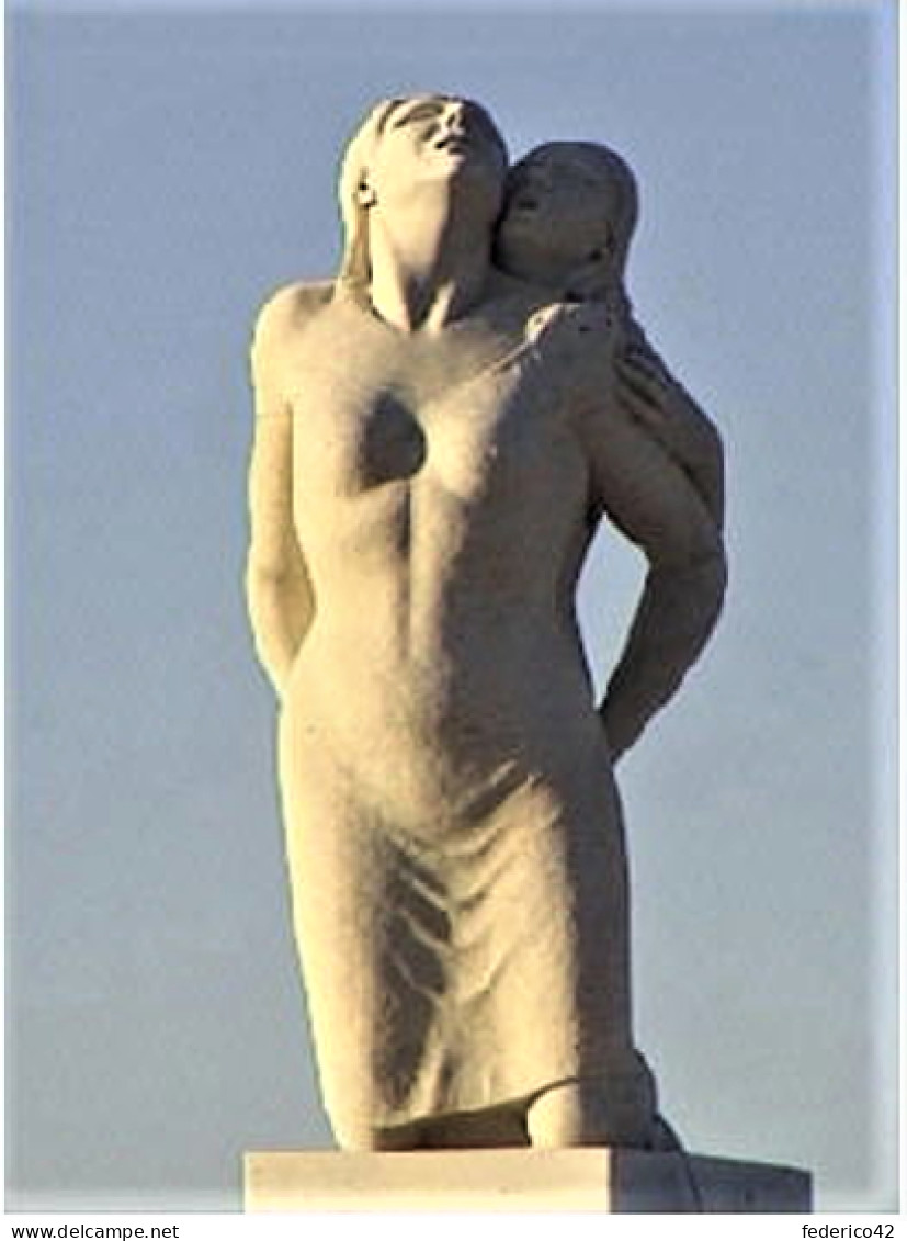 MEDAGLIA ORO DEDICATA ALLE DONNE STUPRATE GUERRA 1940-45 MONUMENTO "LA MAMMA CIOCIARA" A CASTRO DEI VOLSCI - Italië