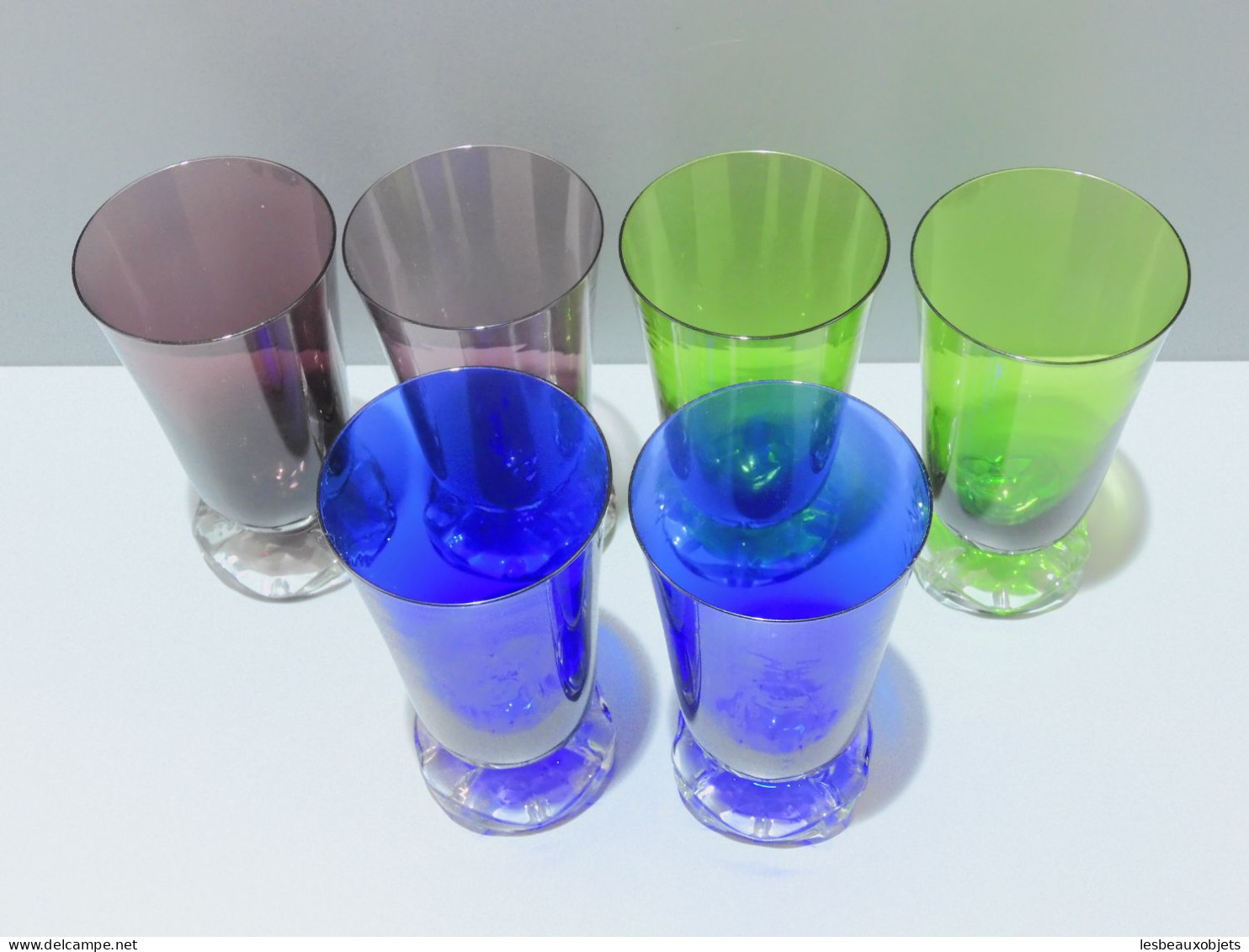 -6 GRANDS VERRES 3 COULEURS DIFFERENTES BLEU MAUVE VERT VERRE Pieds Volantés   E