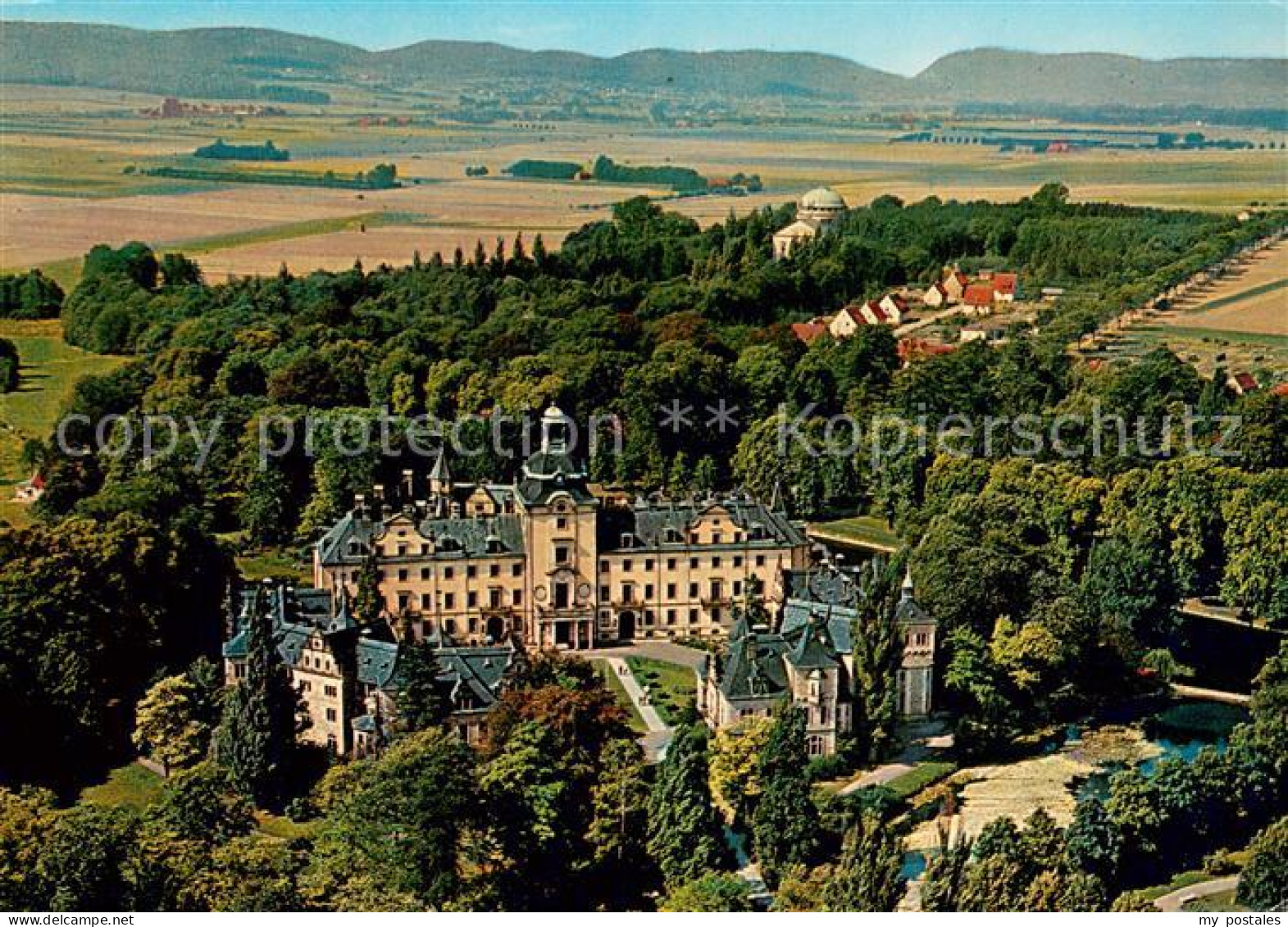 73713524 Bueckeburg Schloss Bueckeburg Mit Mausoleum Und Wesergebirge Fliegerauf - Bueckeburg