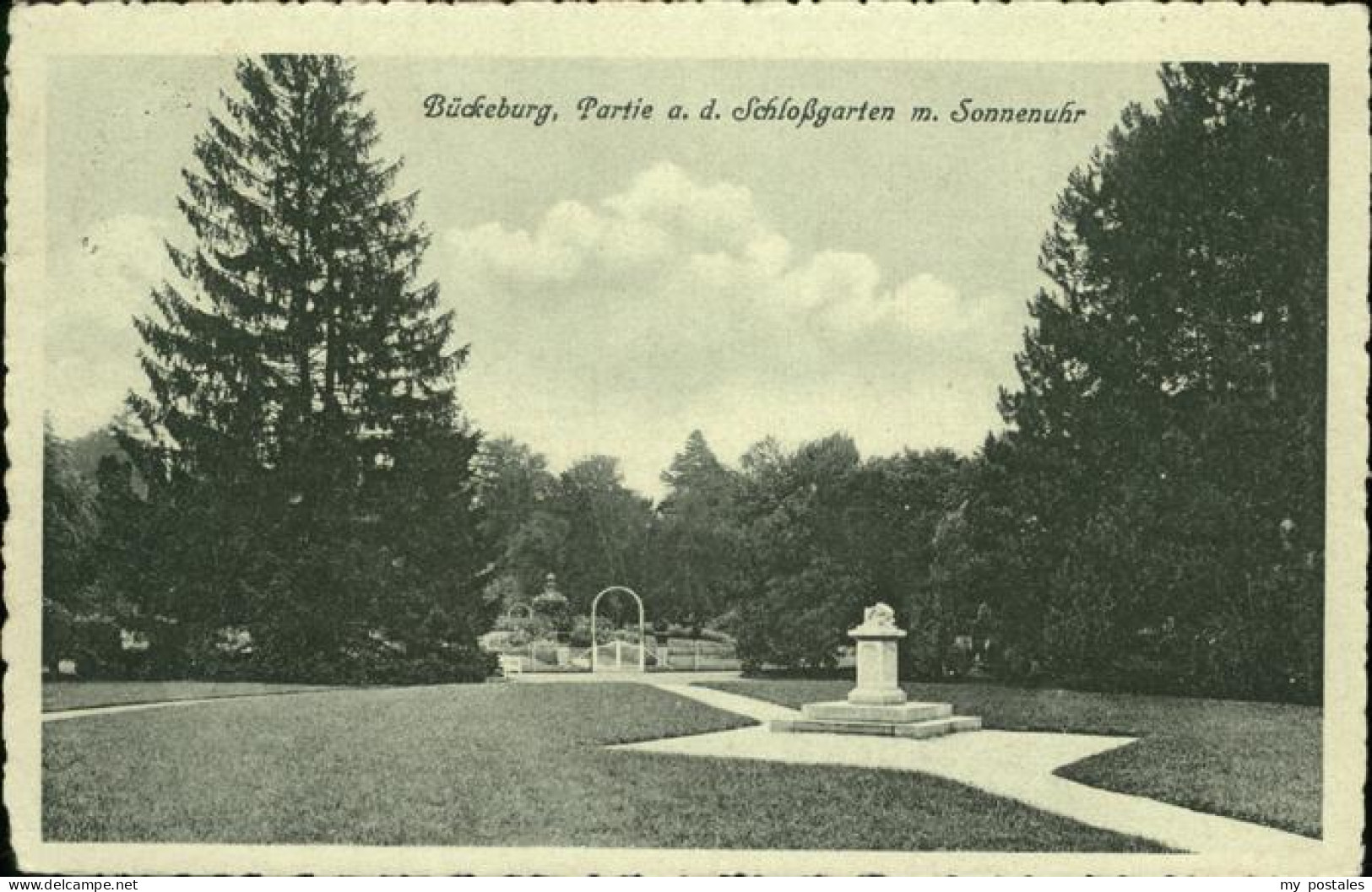 41306753 Bueckeburg Partie Im Schlossgarten Mit Sonnenuhr Bueckeburg - Bueckeburg