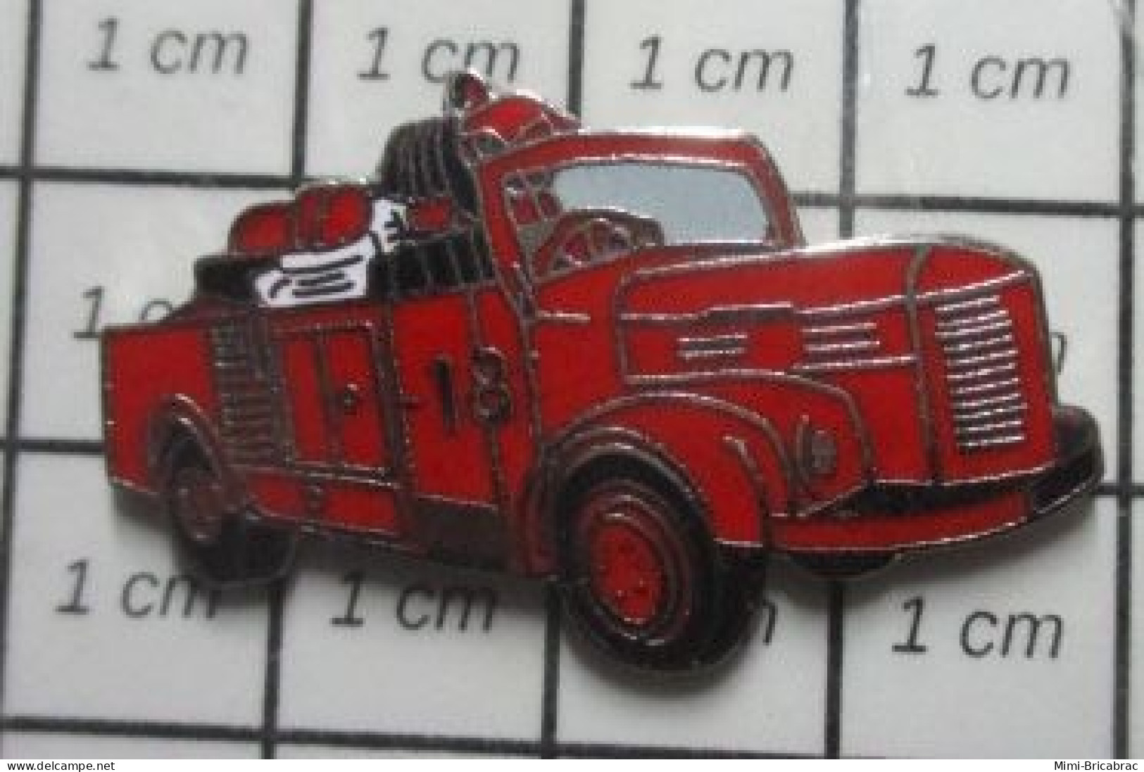 615B Pin's Pins / Beau Et Rare /  POMPIERS / SAPEURS POMPIERS CAMION ROUGE ANNEES 50 - Pompiers