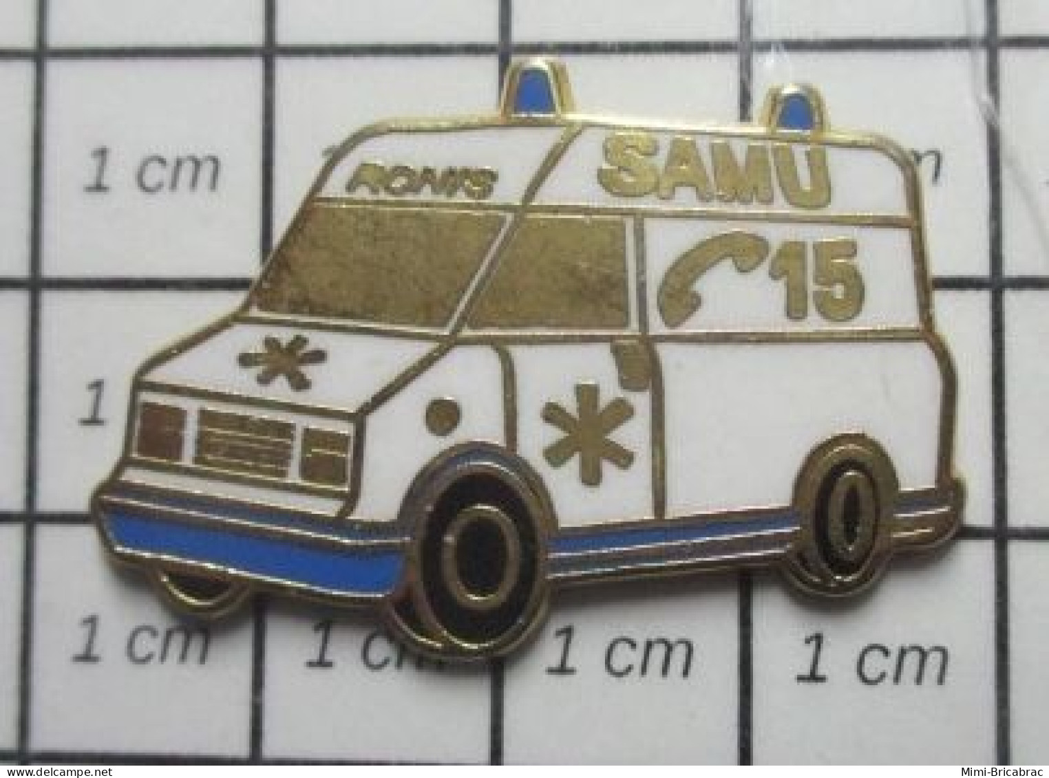 615B Pin's Pins / Beau Et Rare / MEDICAL / AMBULANCE CROIX BLEUE RONIS SAMU Belle Qualité - Médical