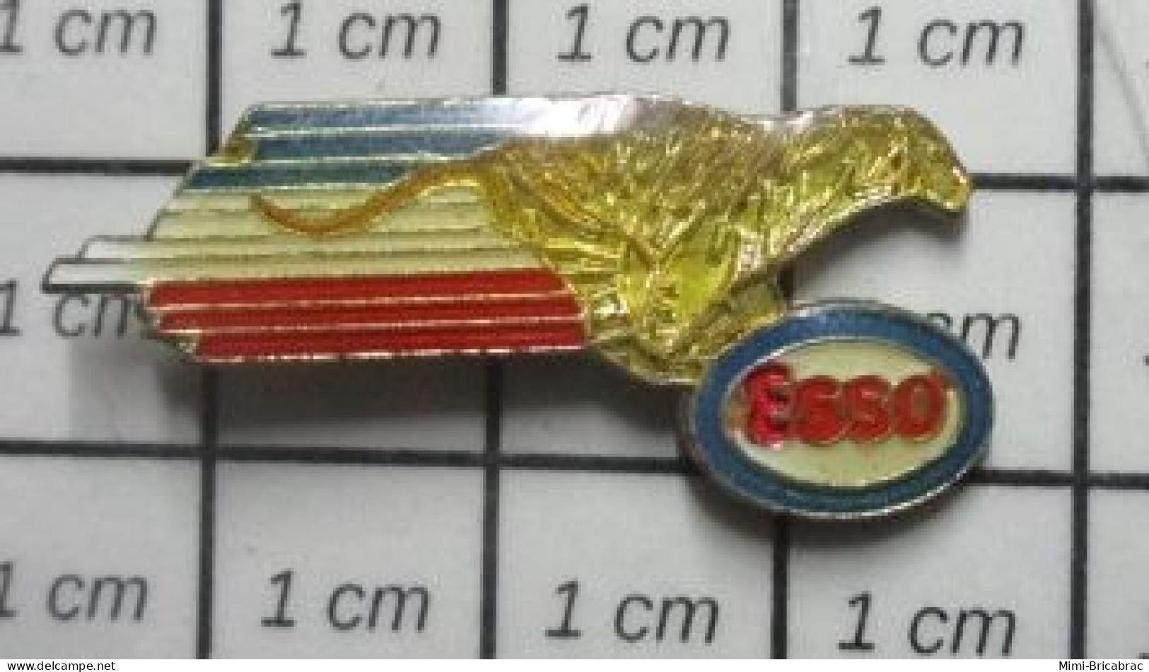 615B Pin's Pins / Beau Et Rare / CARBURANTS / ESSO METTEZ UN TIGRE DANS VOTRE MOTEUR - Fuels