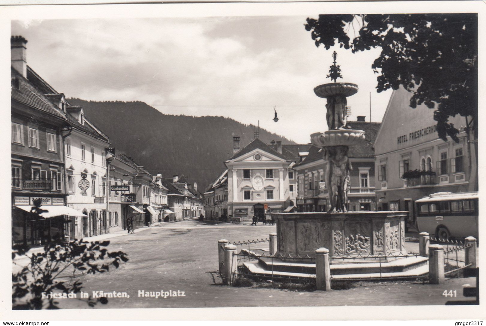 E3236) FRIESACH In Kärnten - HAUPTPLATZ - FOTO AK - Glashandlung  Bus - POSTBUS - Alt !! Hotel FRIESACHERHOF - Friesach