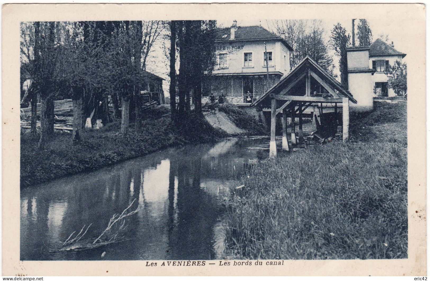 38 LES AVENIERES **Les Bords Du Canal** - Les Avenières