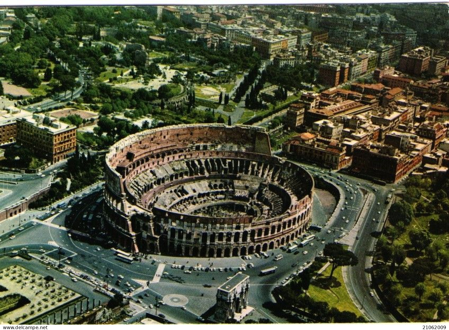 ROMA - PANORAMA E COLOSSEO, VEDUTA AEREA - VIAGGIATA 1983 - Coliseo