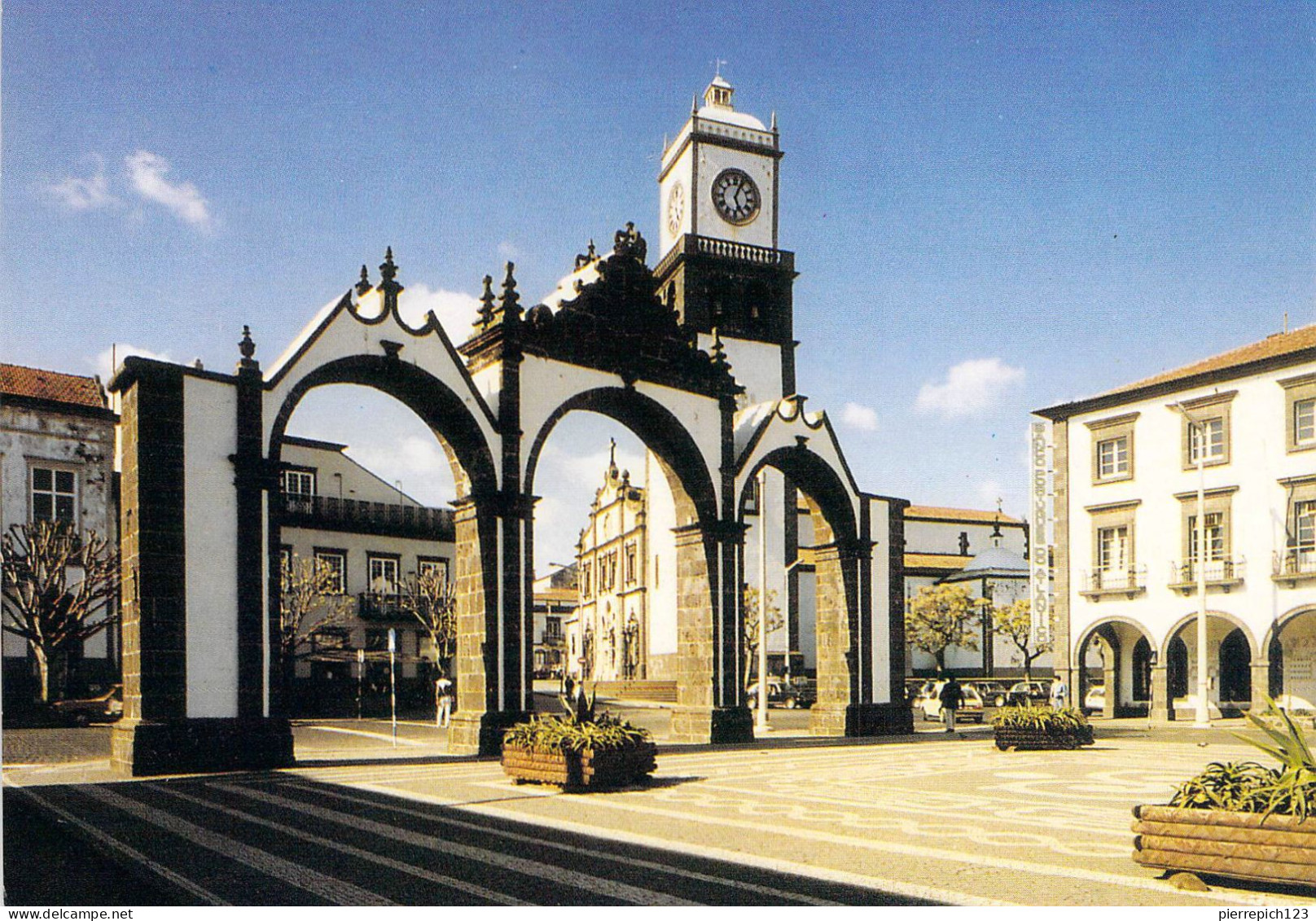 Sao Miguel - Ponta Delgada - Les Portes De La Ville - Açores