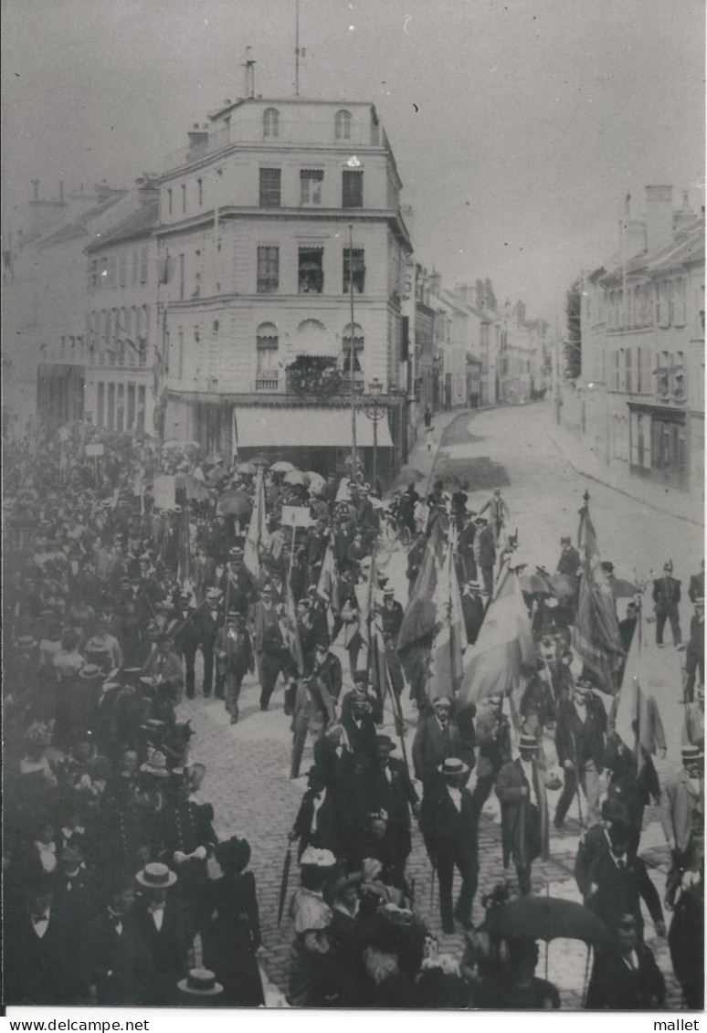 Photo (reproduction) : Place De L'étape à Fontainebleau - Défilé - Europa