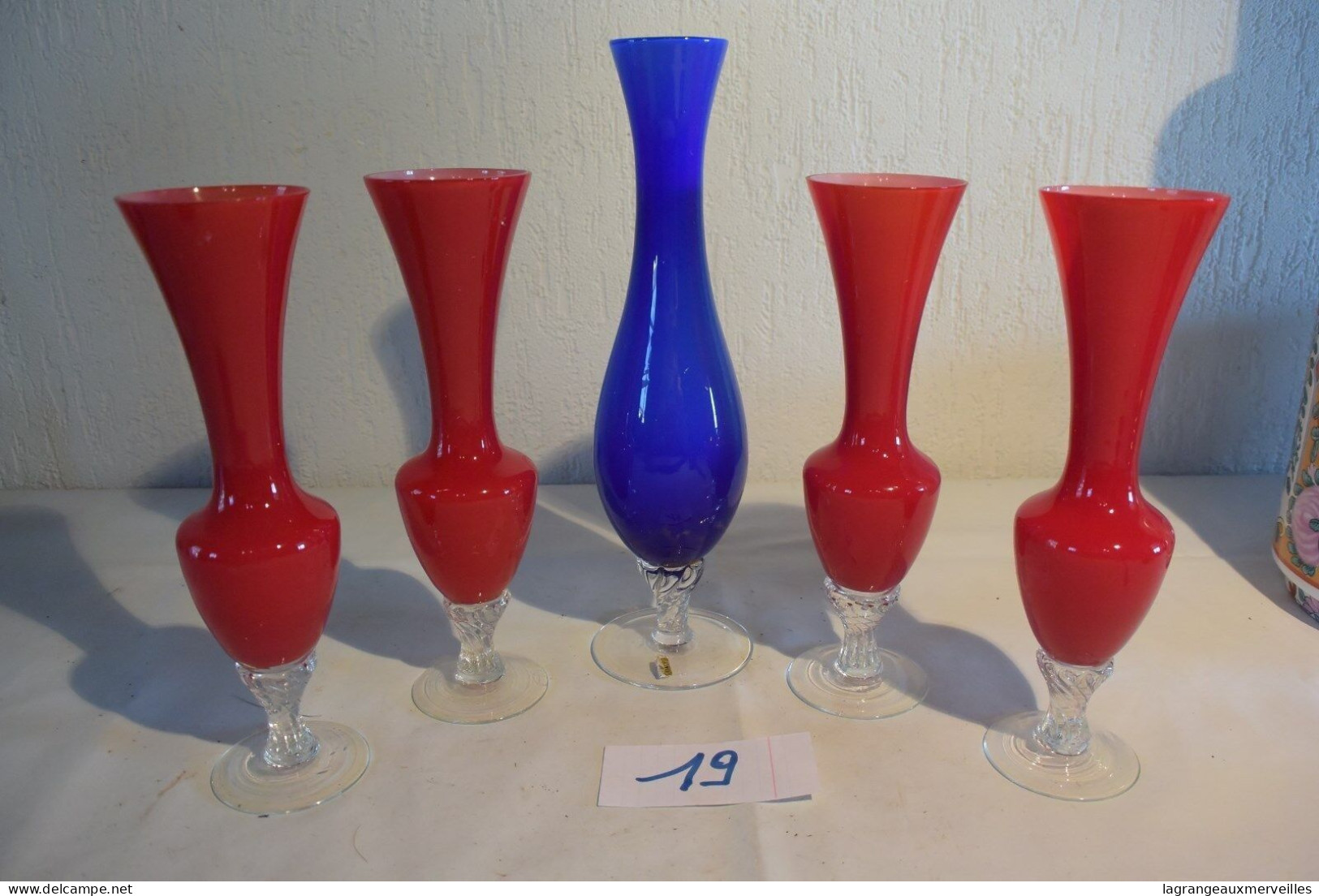 C19 Ensemble De Vases Soliflore Rouge Et Bleu En Opaline Italie - Vases