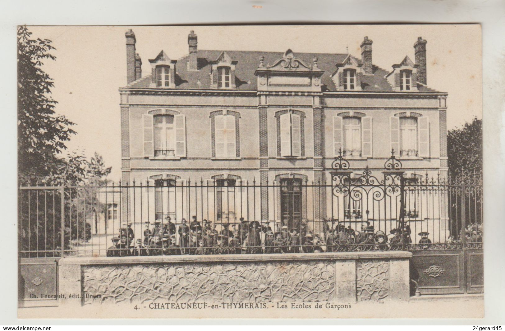 CPA CHATEAUNEUF EN THYMERAIS (Eure Et Loir) - Les écoles De Garçons - Châteauneuf