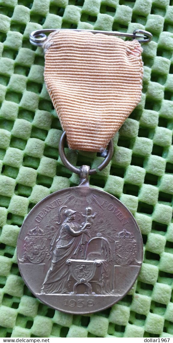 Medaille - 1938   Oranje Boven Geboortemarsch - U.P.S 16 Km. -  Original Foto  !!   Medallion Dutch Royalty 1938 - Royal/Of Nobility