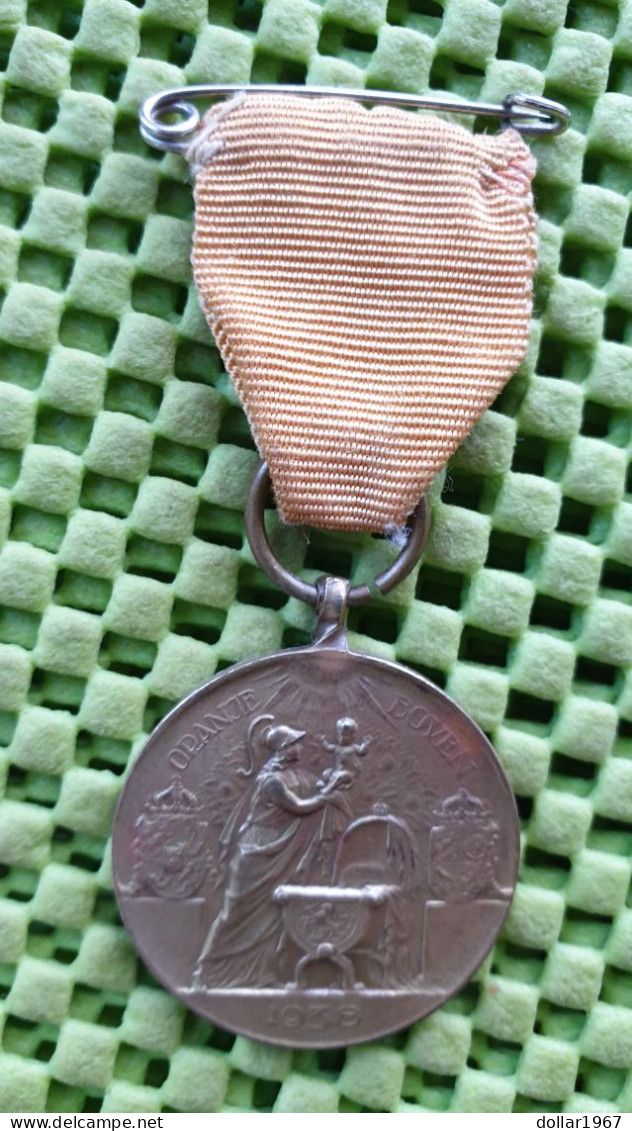 Medaille - 1938   Oranje Boven Geboortemarsch - U.P.S 16 Km. -  Original Foto  !!   Medallion Dutch Royalty 1938 - Adel