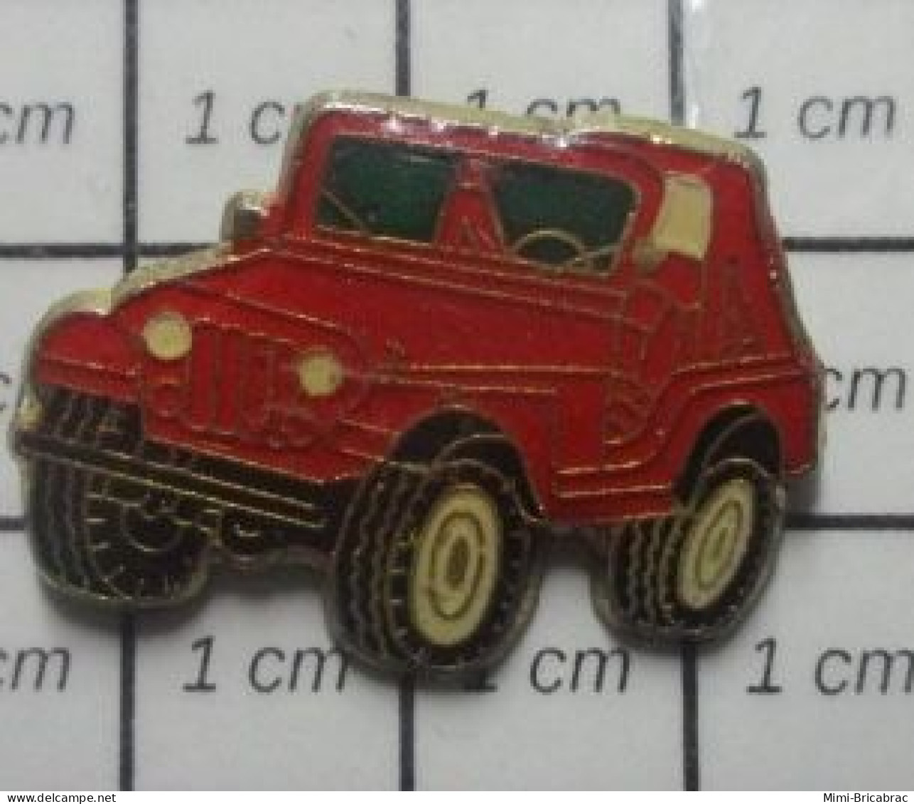 615c Pin's Pins / Beau Et Rare / POMPIERS / 4x4. LA JEEP ROUGE DU CHEF DES SAPEURS-POMPIERS - Pompiers