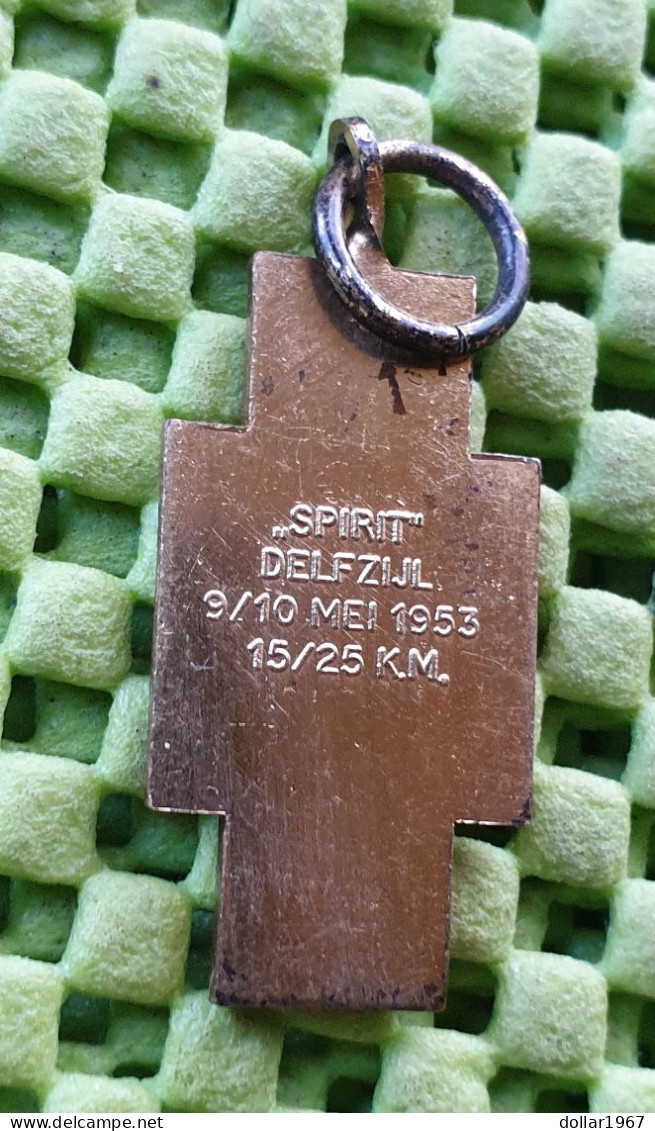 Medaille - Wandel Sport , "Spirit "Delfzijl 9-10 Mei 1953. 15/25 Km  -  Original Foto  !!   Medallion Dutch - Autres & Non Classés