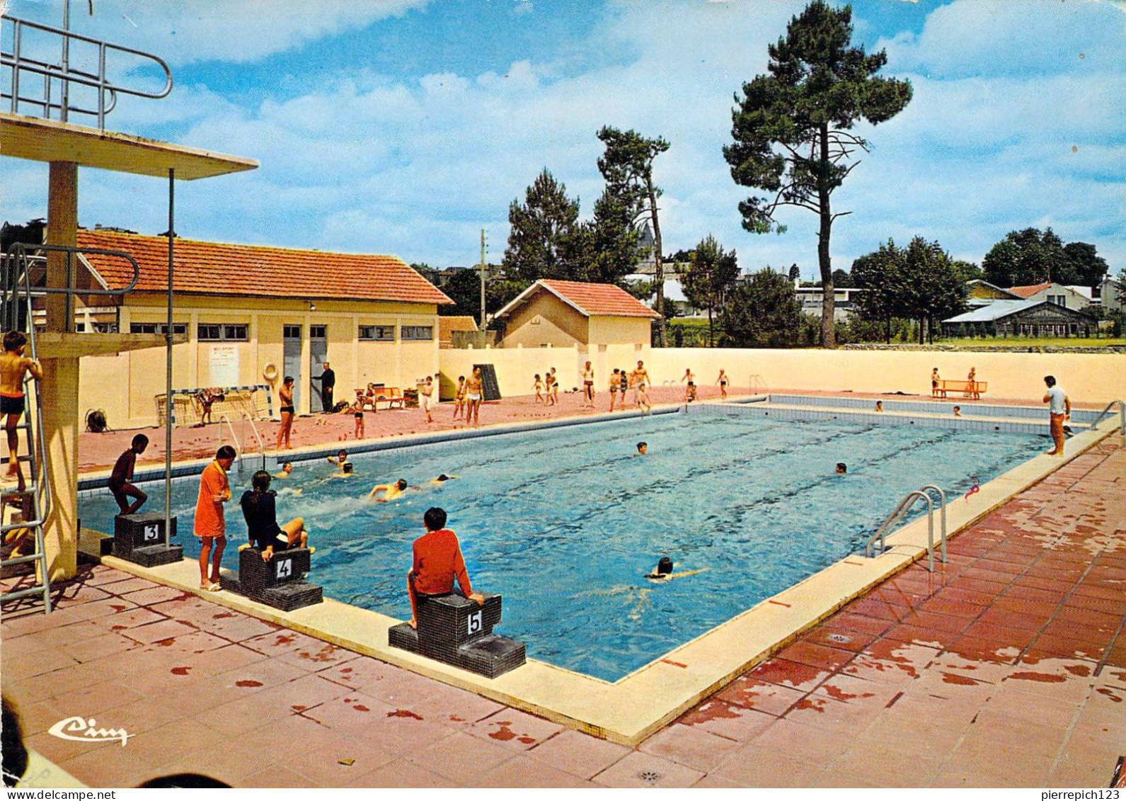 17 - Montendre Les Pins - La Piscine - Montendre