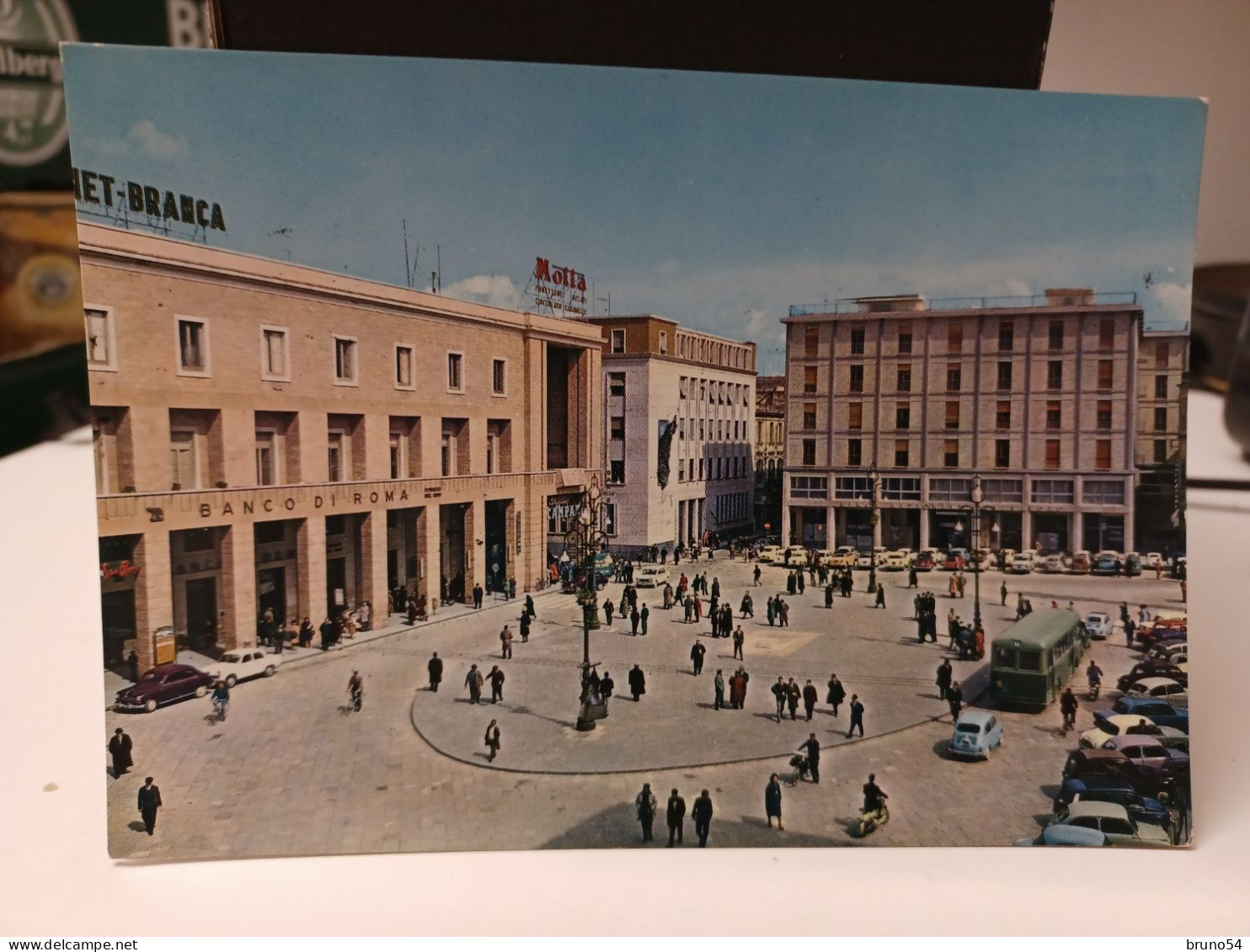 Cartolina Lecce ,piazza S.Oronzo , Banco Di Roma,insegne Fernet Branca Motta ,autobus - Lecce