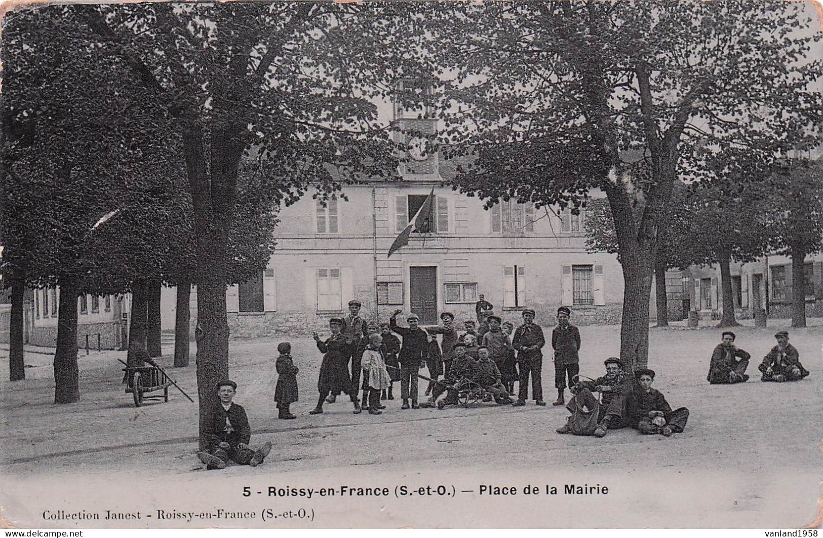 ROISSY En FRANCE- Place De La Mairie - Roissy En France