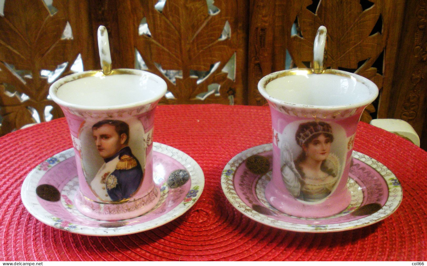 2 Anciennes Tasses En Porcelaine Et Sous Tasses Empereur Napoléon Bonaparte 1er & Joséphine Couronne Rouge & N Dessous - Autres & Non Classés