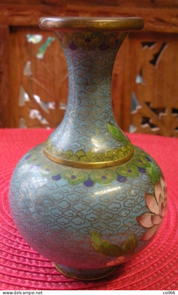 Ancien Vase Bronze Cloisonné Décor Floral Et Oiseau Noir Chine ? Asie ? Haut 12.5 Cm 221 G Diam Col 4.6cm Cul 4cm - Arte Asiático