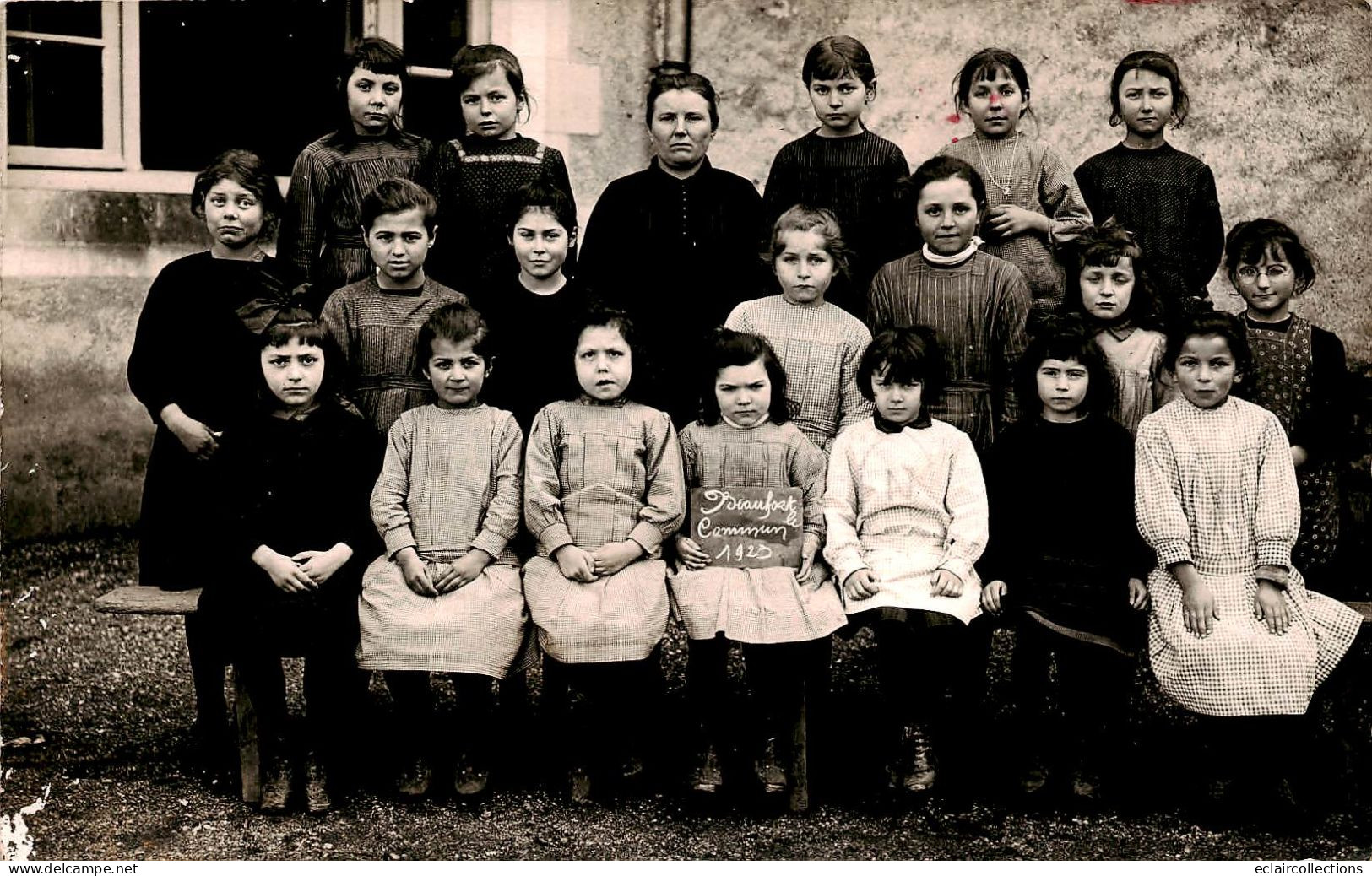 Beaufort En  Vallée :     49    Carte Photo. Groupe D'élèves  Filles Et Leurs Noms . Ecole 1920   (voir Scan) - Other & Unclassified