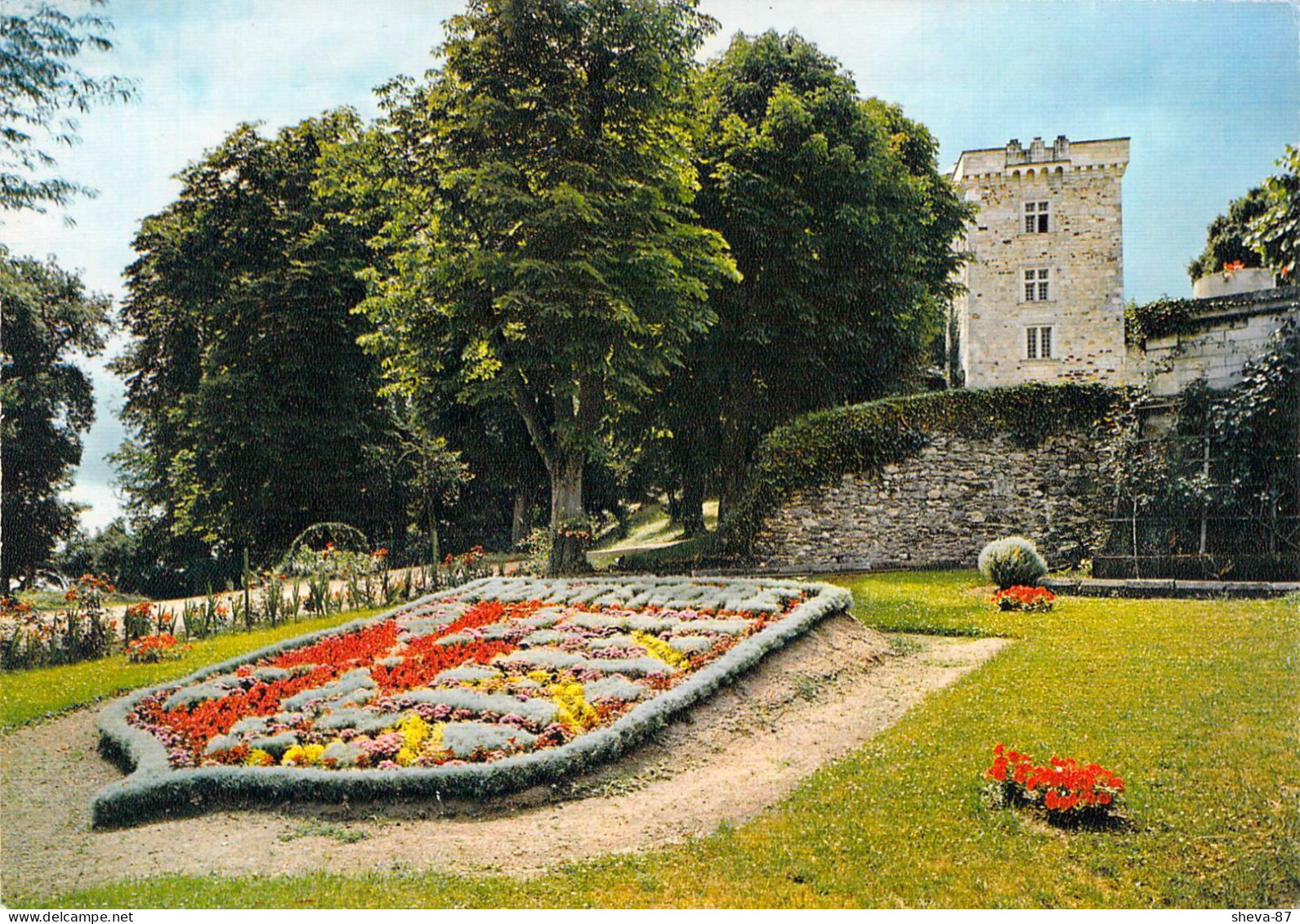 17 - Montendre Les Pins - Le Château - Montendre