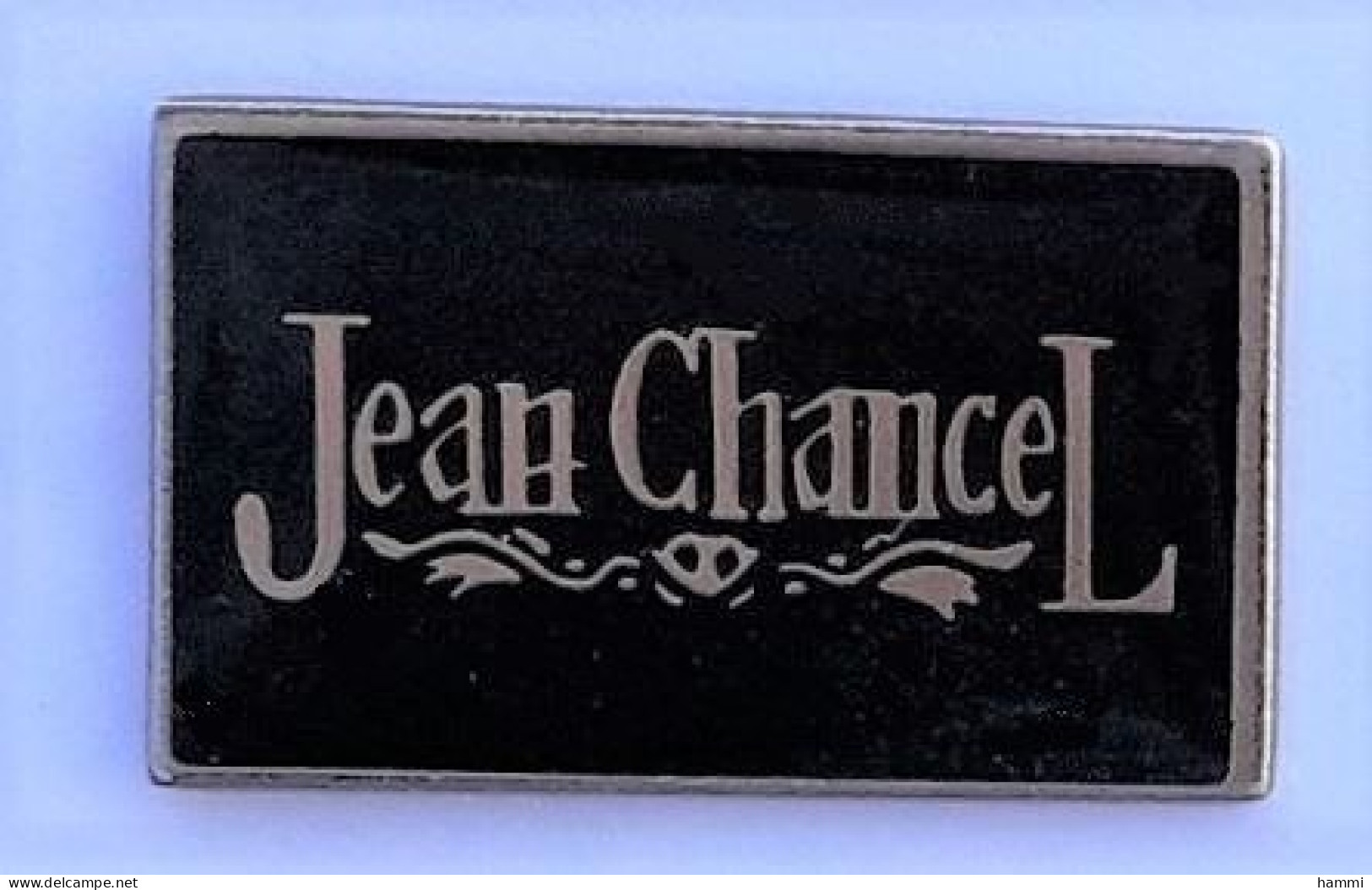 C218 Pin's JEAN CHANCEL Mode PRET-A-PORTER FEMININ TAVERNY Val-d'Oise Achat Immédiat - Parfums