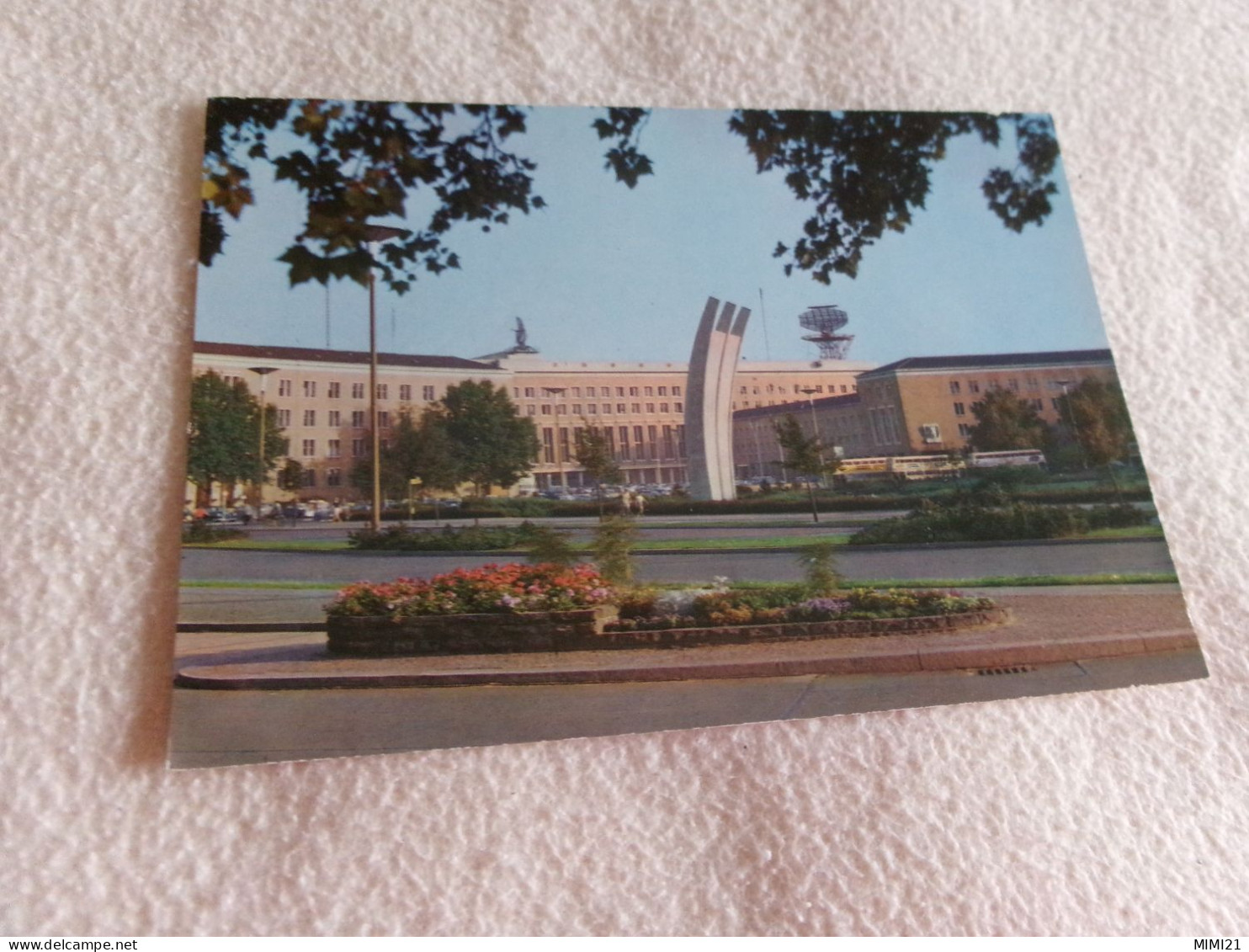 BELLE CARTE ...BERLIN-TEMPELHOF...LUFTBRUCKENDENKMAL...AIR LIFT MEMORIAL AND COLOMBIA HOUSE - Tempelhof