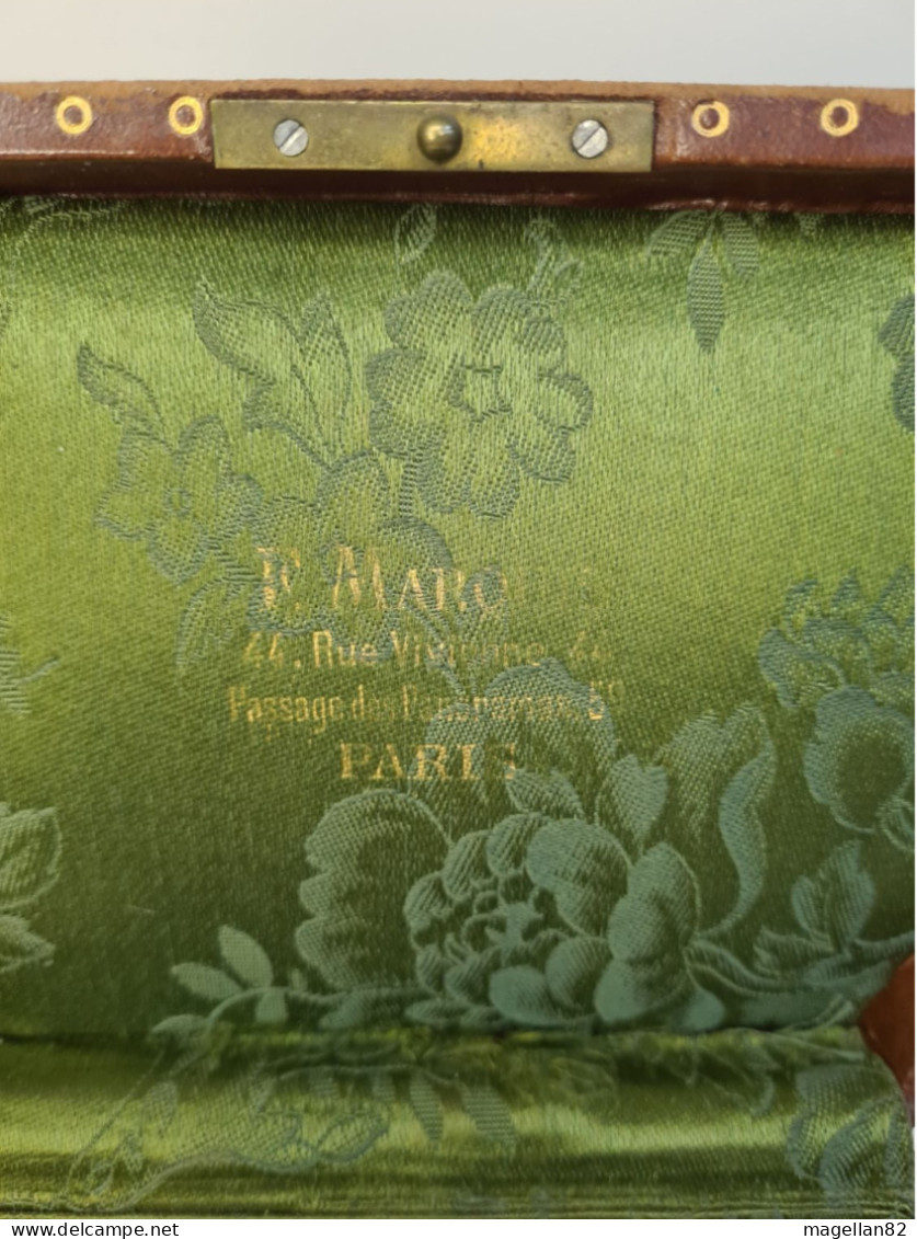 Rare. Coffret . Boite de Chocolat François Marquis Paris. 59 Passage des Panoramas & 44 rue  Vivienne. PARIS.