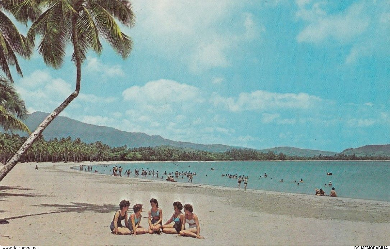 Puerto Rico - Luquillo Beach With El Yungue Mountain Peak - Puerto Rico