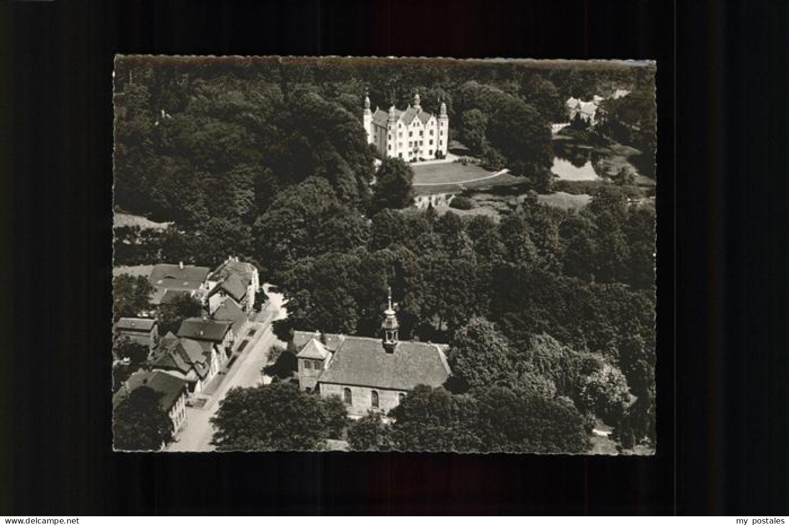 41290857 Ahrensburg Fliegeraufnahme Schloss Kirche  Ahrensburg - Ahrensburg