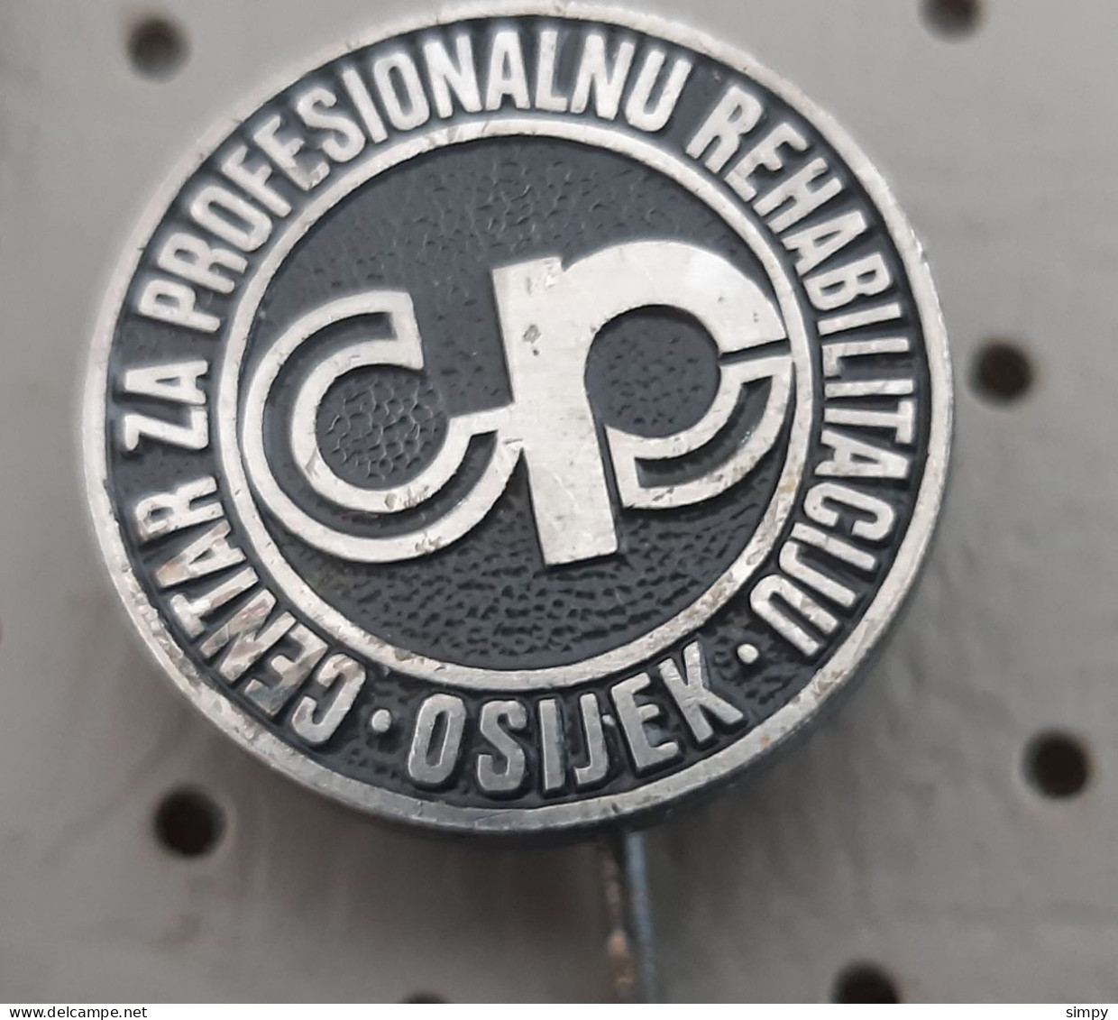 CP Osijek Center For Professional Rehabilitation Medical Croatia Ex Yugoslavia Pin - Geneeskunde
